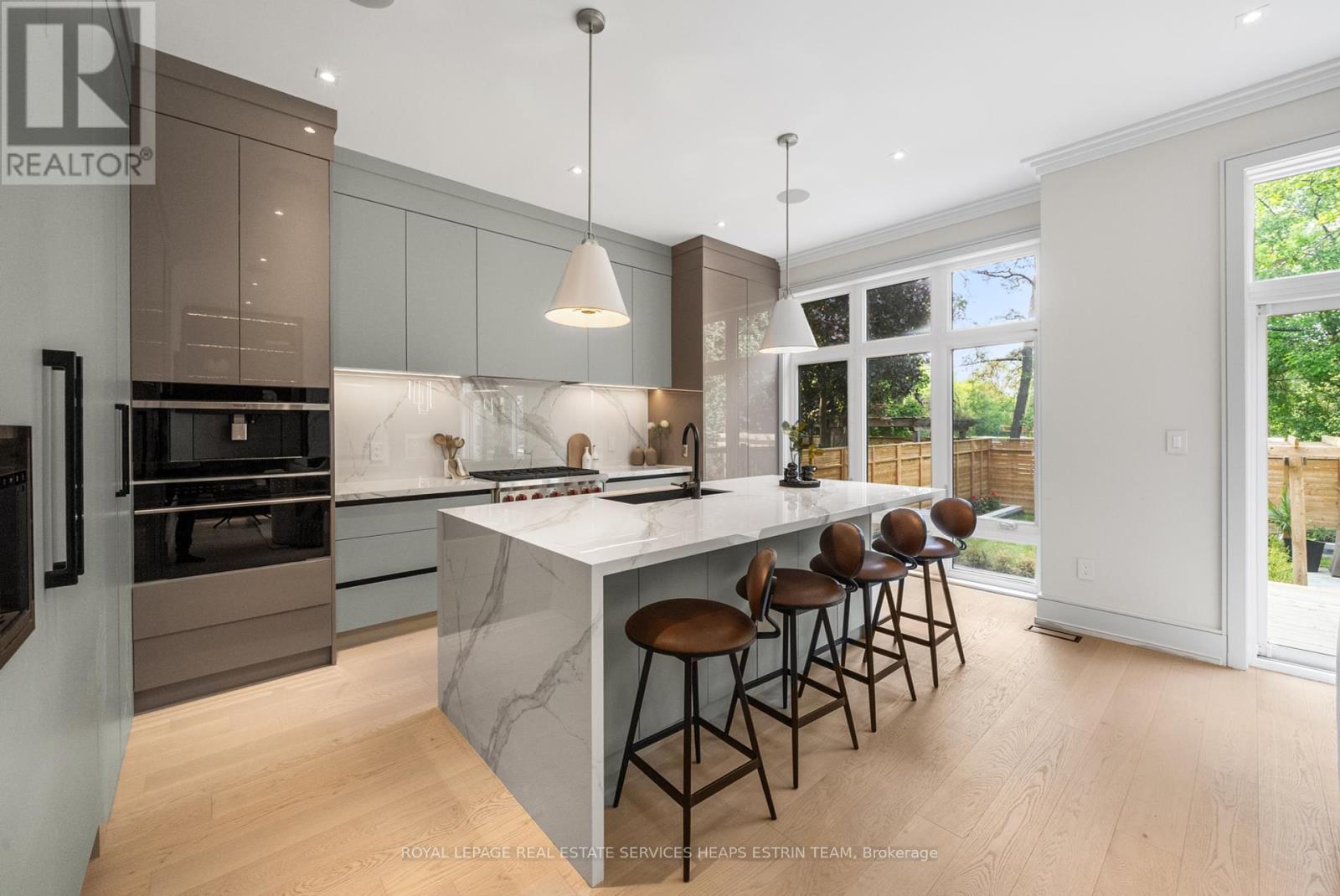 












168 GLENVALE BOULEVARD

,
Toronto,




Ontario
M4G2W3

