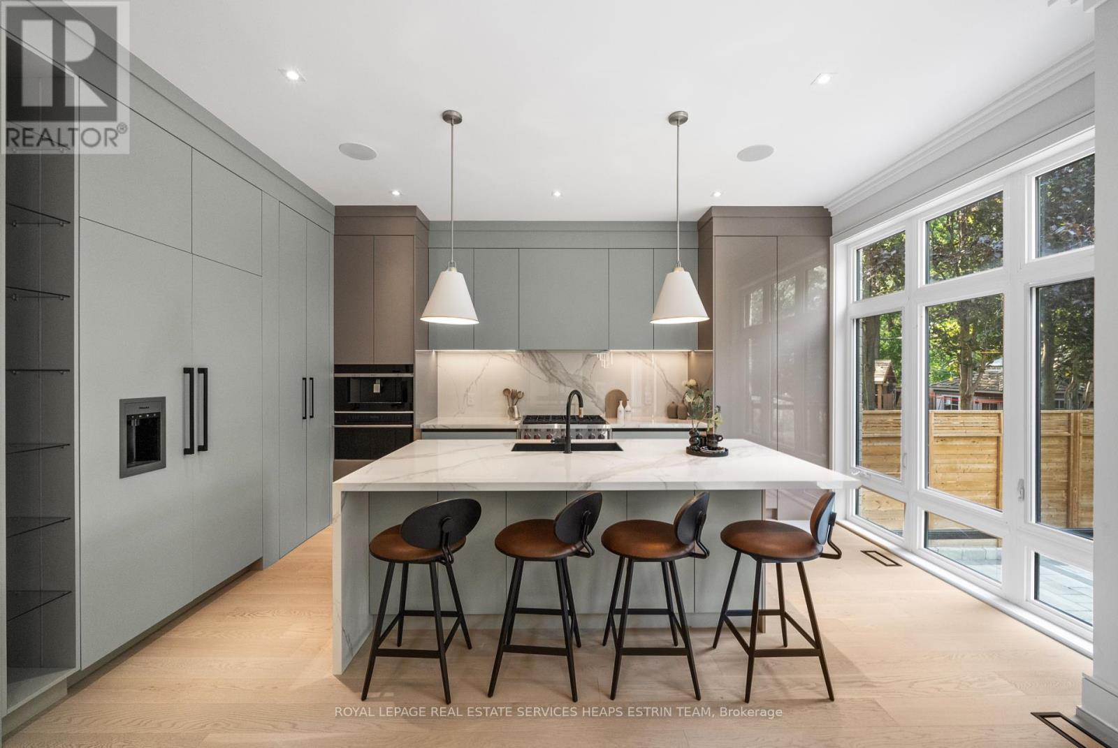 












168 GLENVALE BOULEVARD

,
Toronto,




Ontario
M4G2W3

