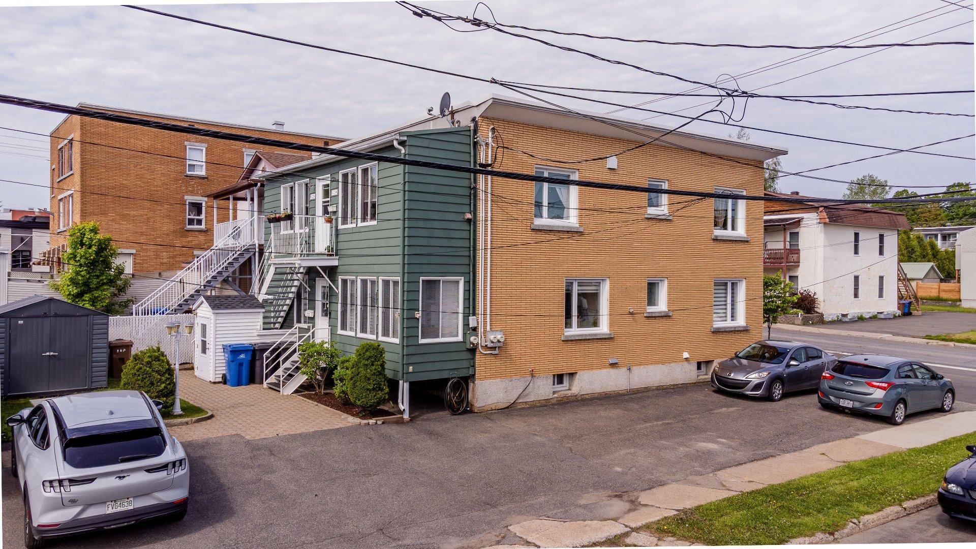 









3722

 - 3734


Boul. des Hêtres

,
Shawinigan,




QC
G9N4T6

