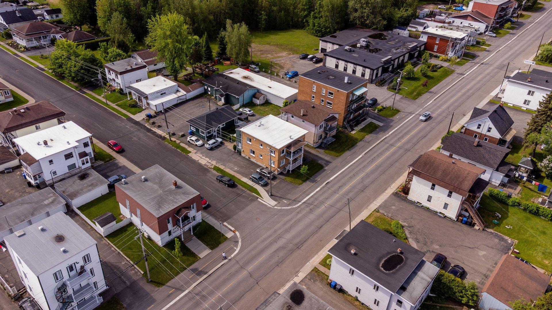 









3722

 - 3734


Boul. des Hêtres

,
Shawinigan,




QC
G9N4T6

