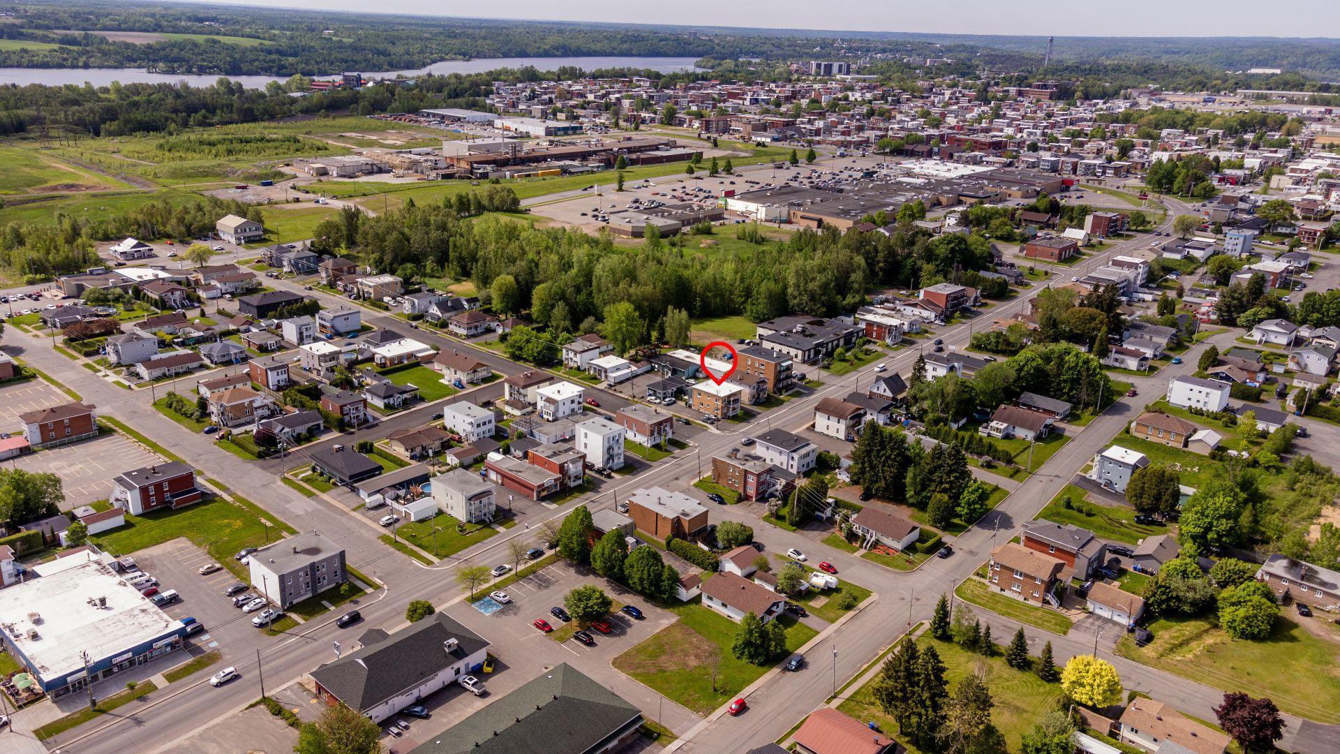 









3722

 - 3734


Boul. des Hêtres

,
Shawinigan,




QC
G9N4T6

