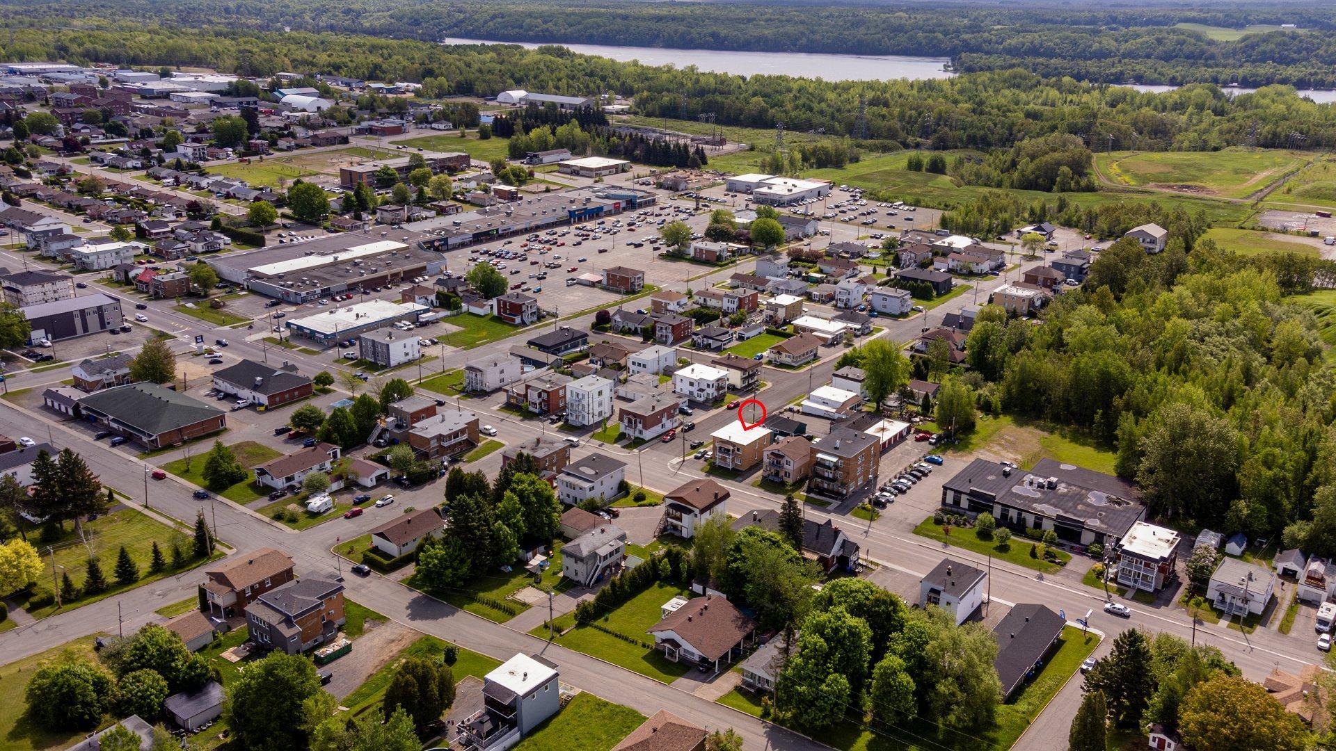 









3722

 - 3734


Boul. des Hêtres

,
Shawinigan,




QC
G9N4T6

