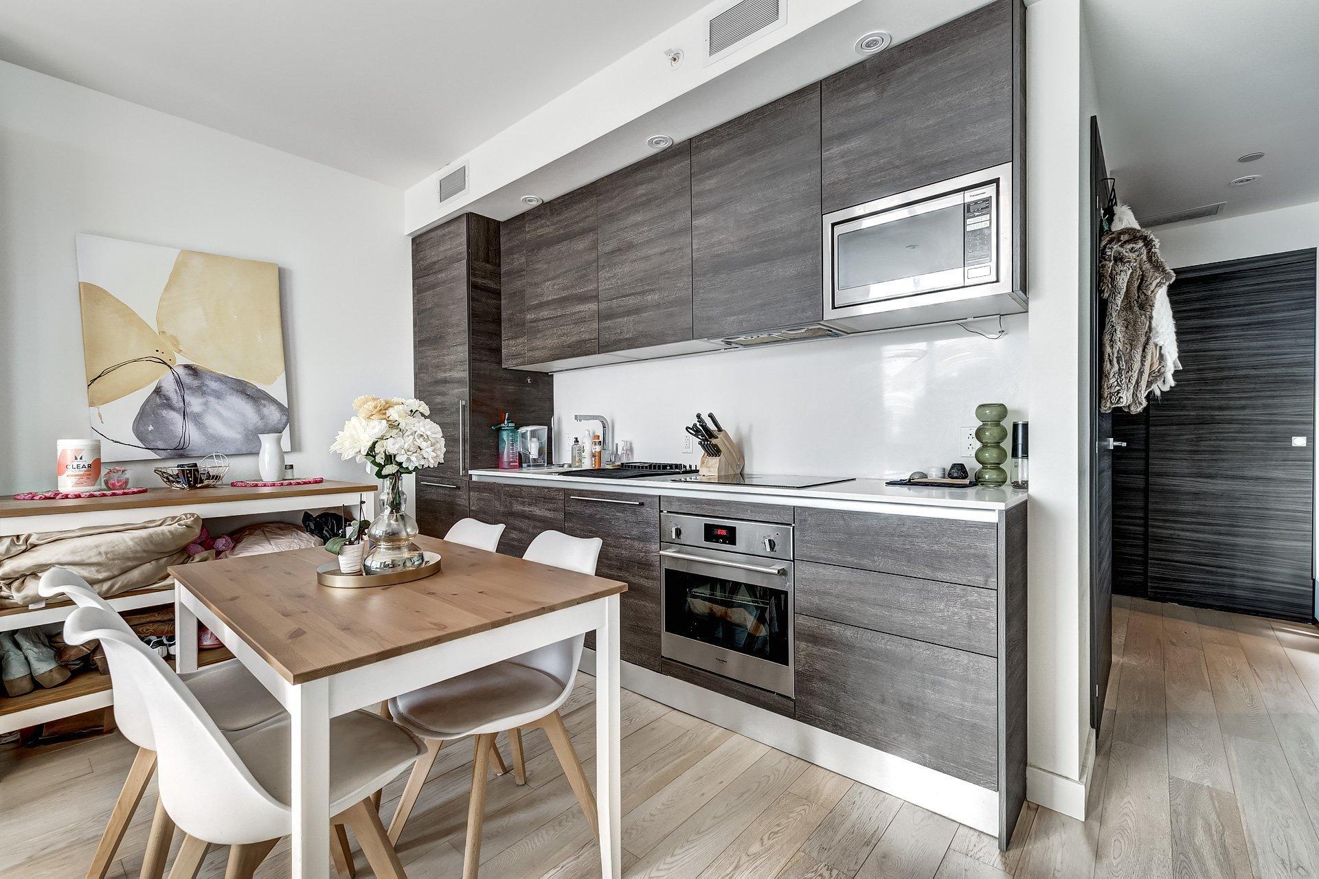 









1450


Boul. René-Lévesque O.

, 1401,
Montréal (Ville-Marie),




QC
H3G0E1

