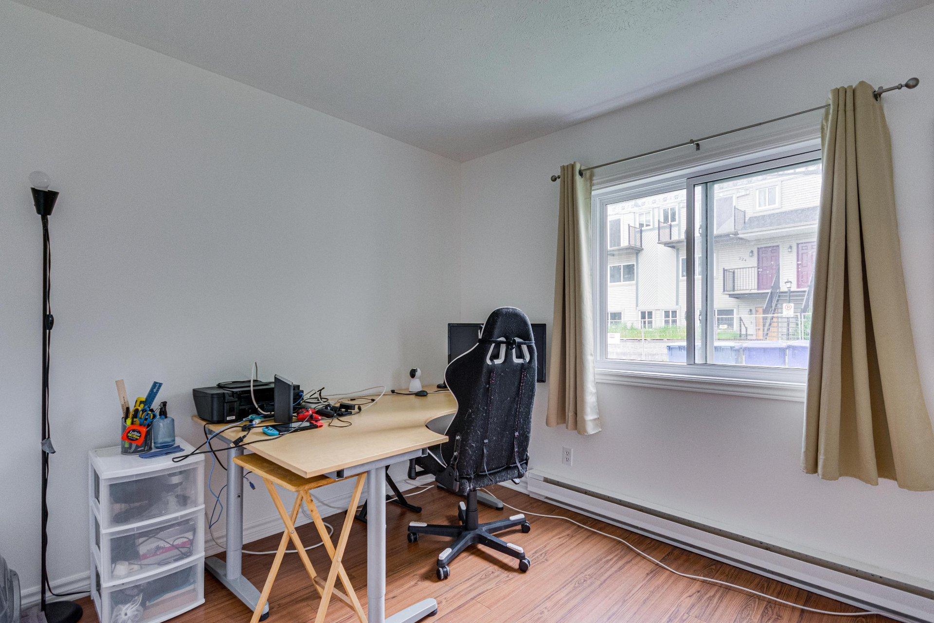 









202


Ch. Freeman

, B,
Gatineau (Hull),




QC
J8Z2B5

