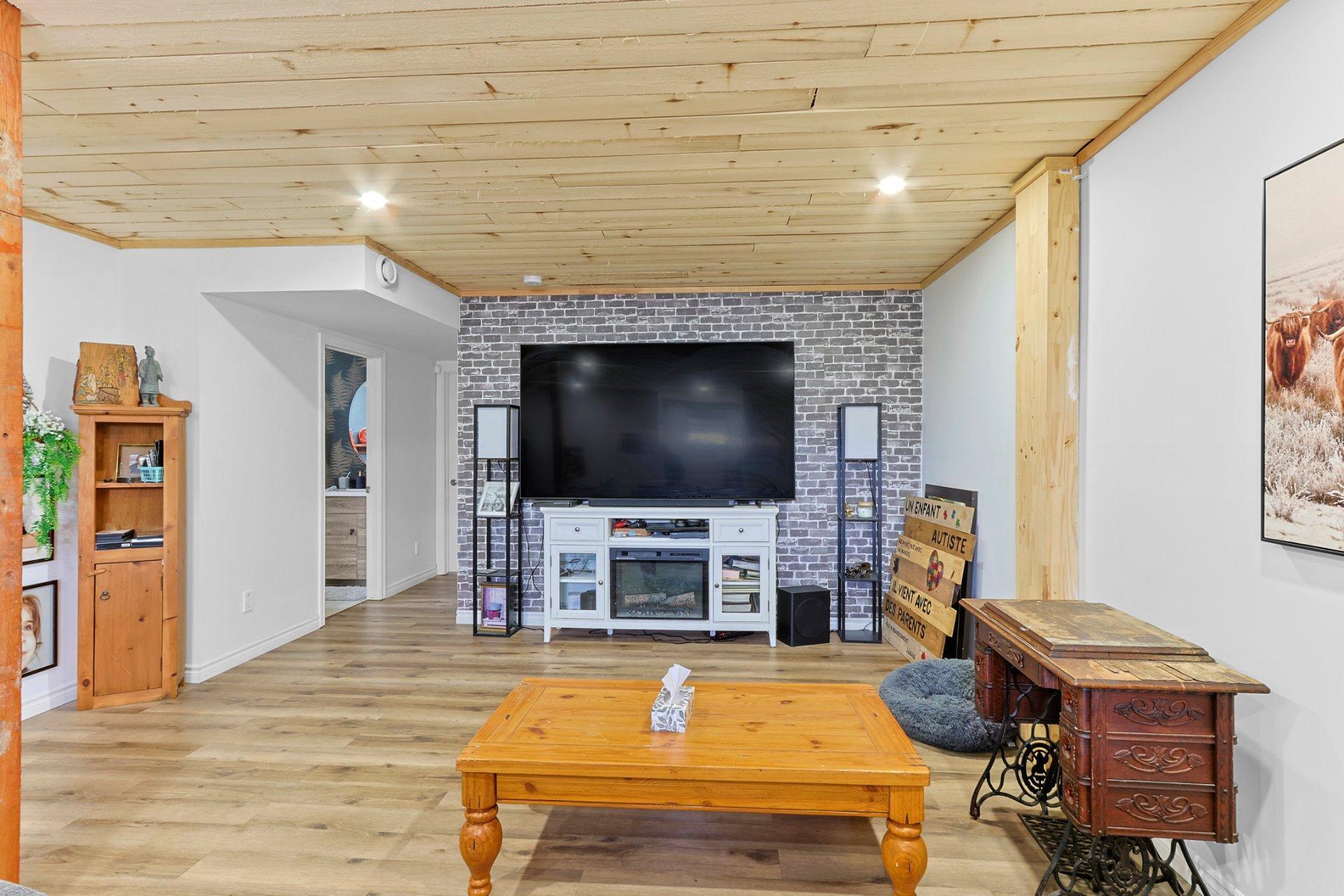 









1


Thomas Gebbie

,
Howick,




QC
J0S1G0


