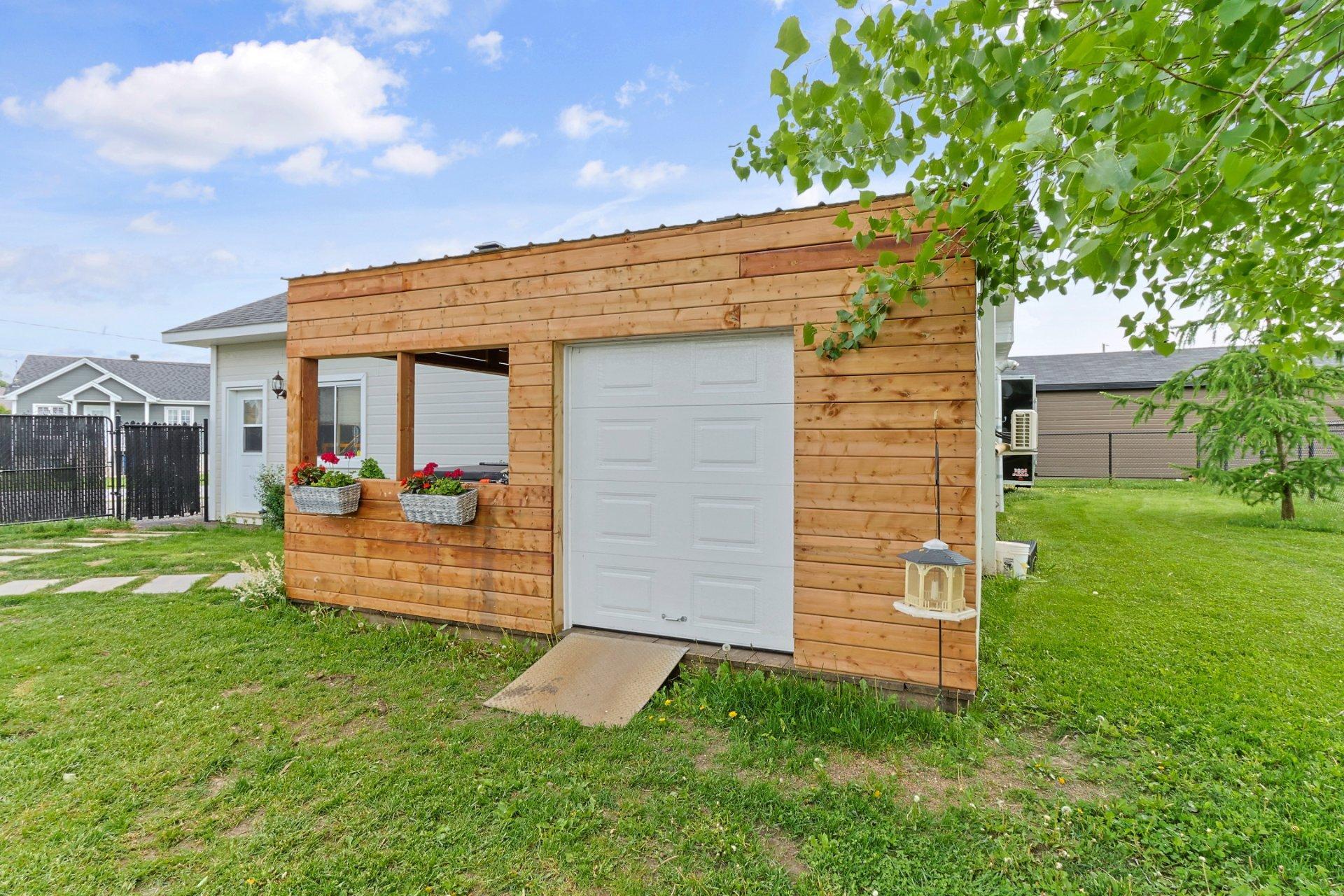 









1


Thomas Gebbie

,
Howick,




QC
J0S1G0


