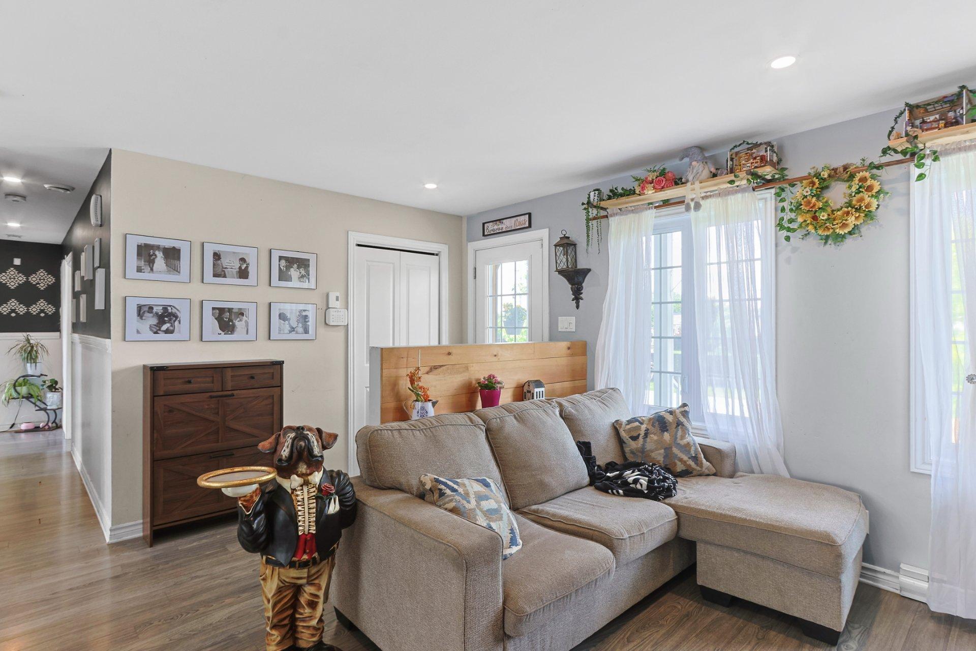 









1


Thomas Gebbie

,
Howick,




QC
J0S1G0

