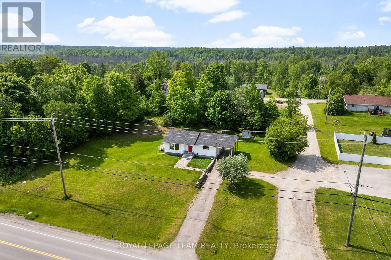 












4872 CALABOGIE ROAD

,
Greater Madawaska,




Ontario
K0J1H0

