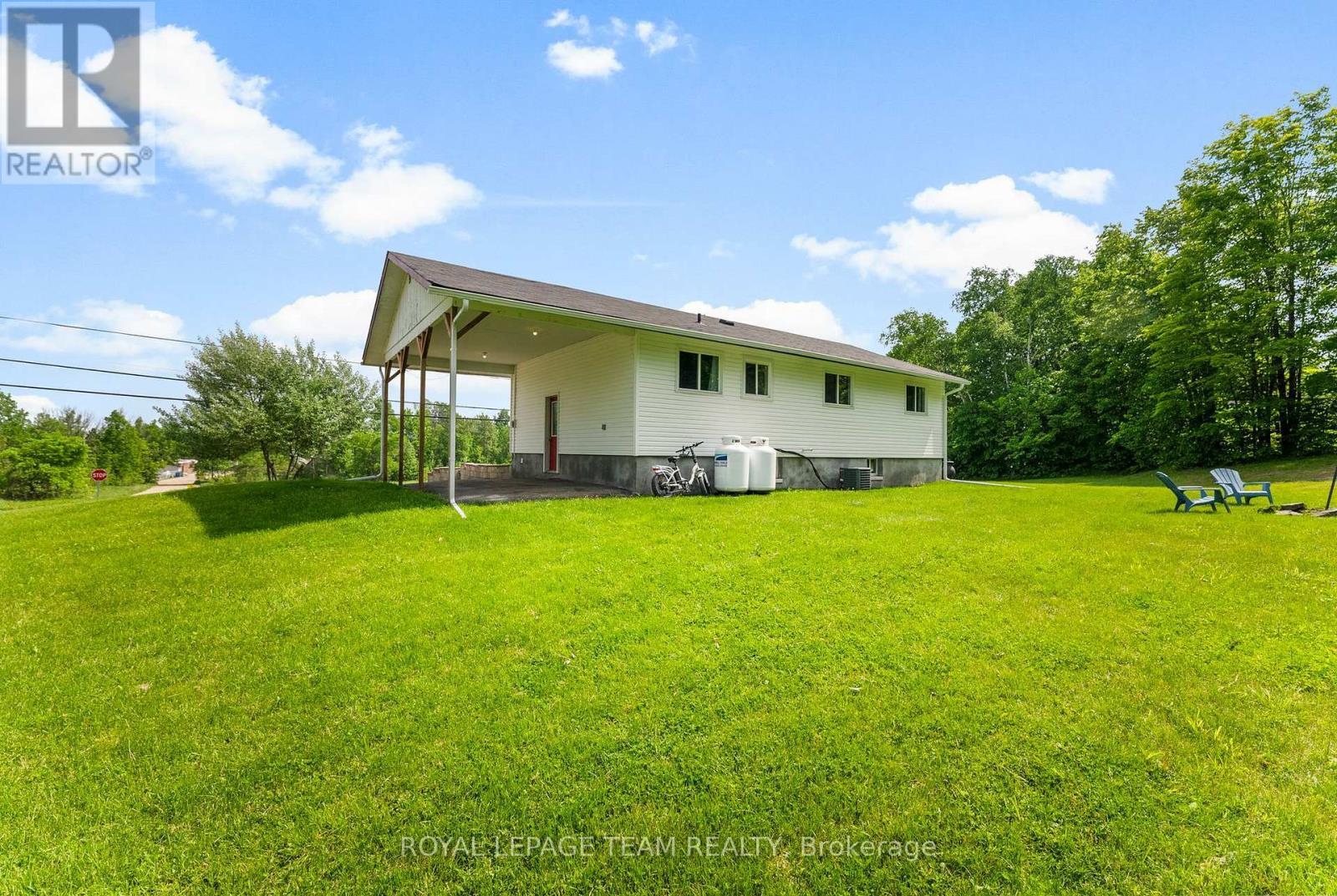 












4872 CALABOGIE ROAD

,
Greater Madawaska,




Ontario
K0J1H0

