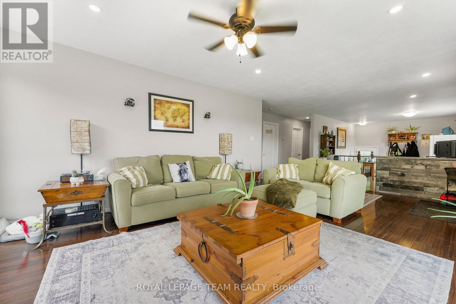 












4872 CALABOGIE ROAD

,
Greater Madawaska,




Ontario
K0J1H0

