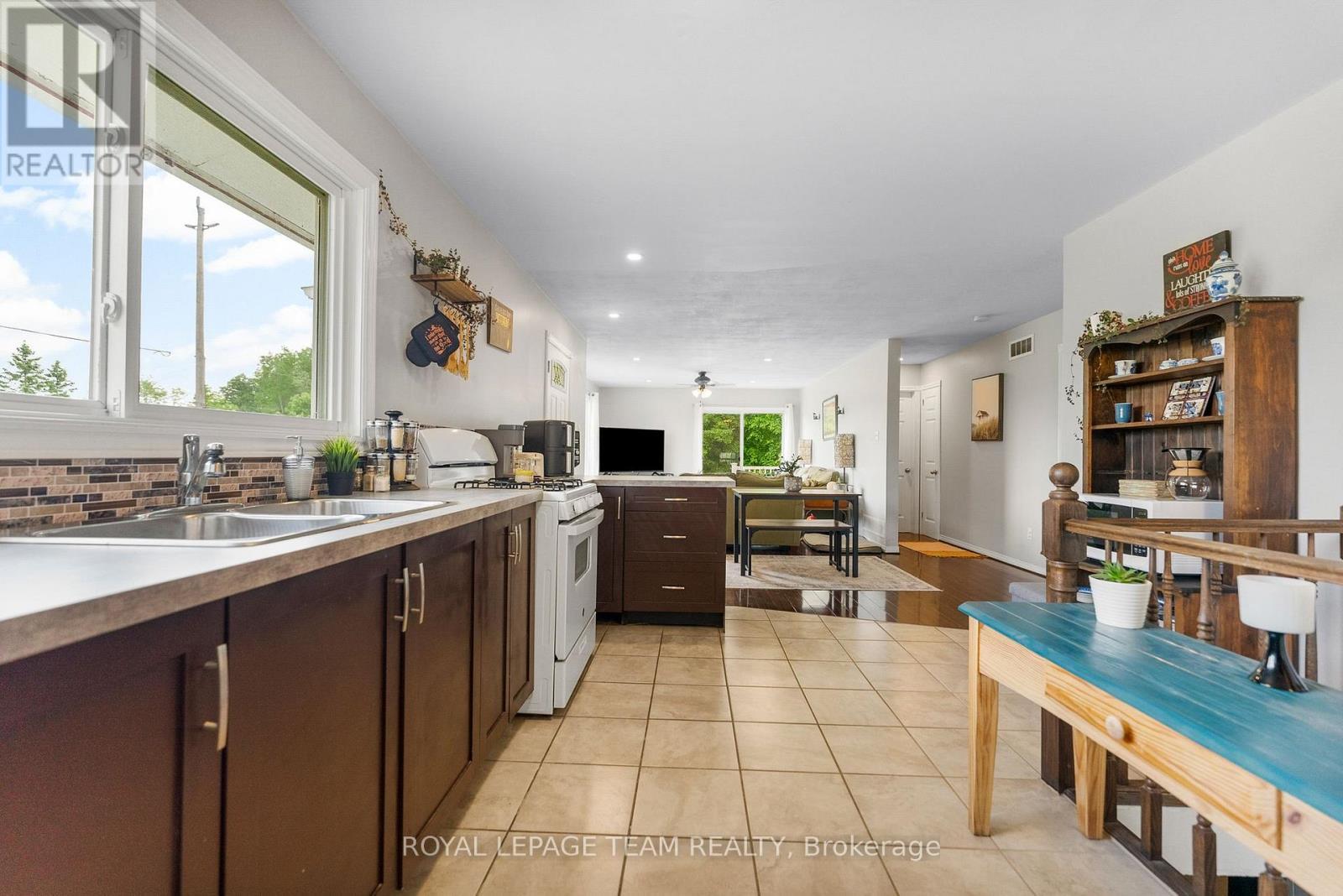 












4872 CALABOGIE ROAD

,
Greater Madawaska,




Ontario
K0J1H0

