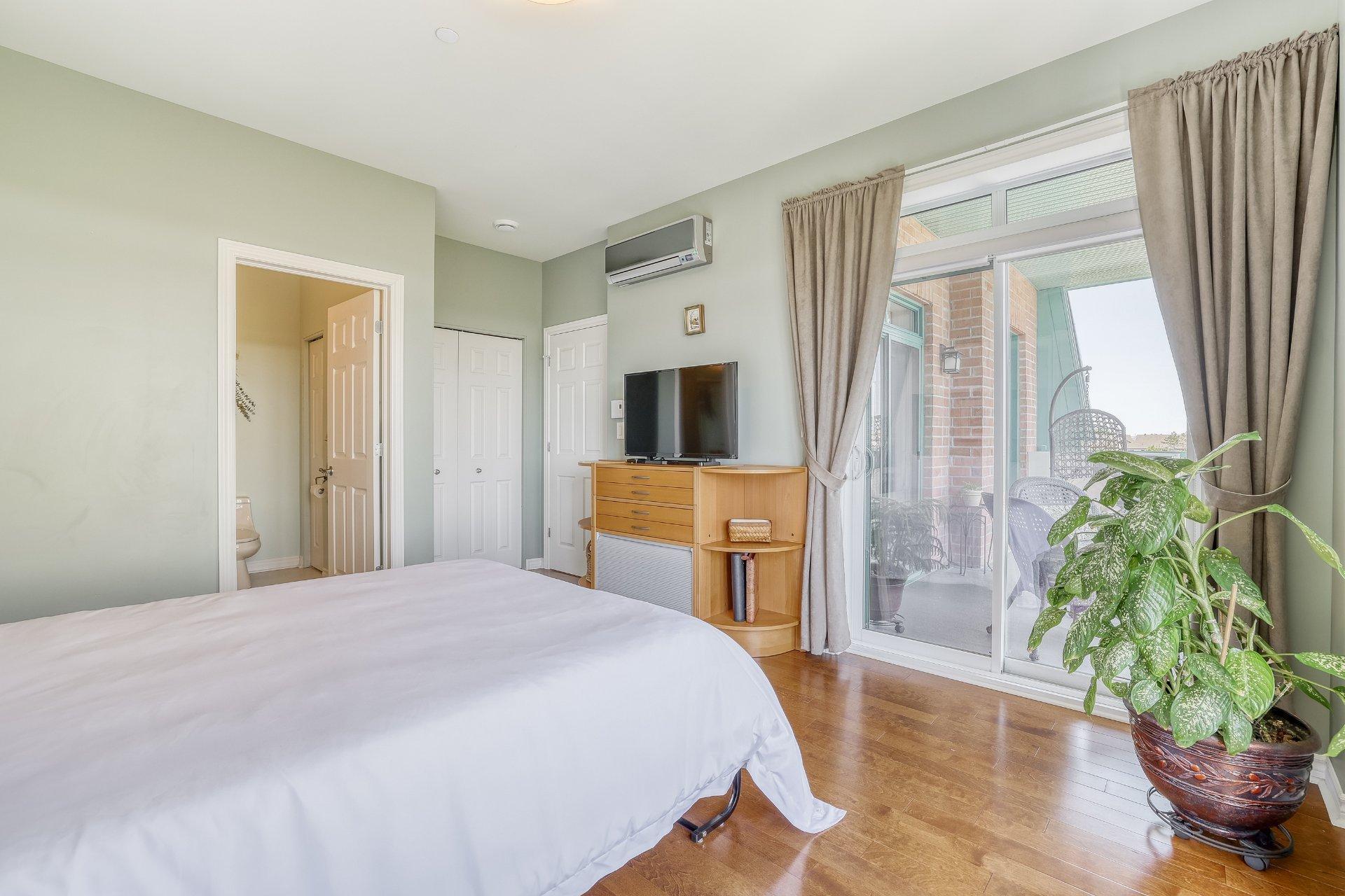 









1180


Ch. d'Aylmer

, 706,
Gatineau (Aylmer),




QC
J9H0G5

