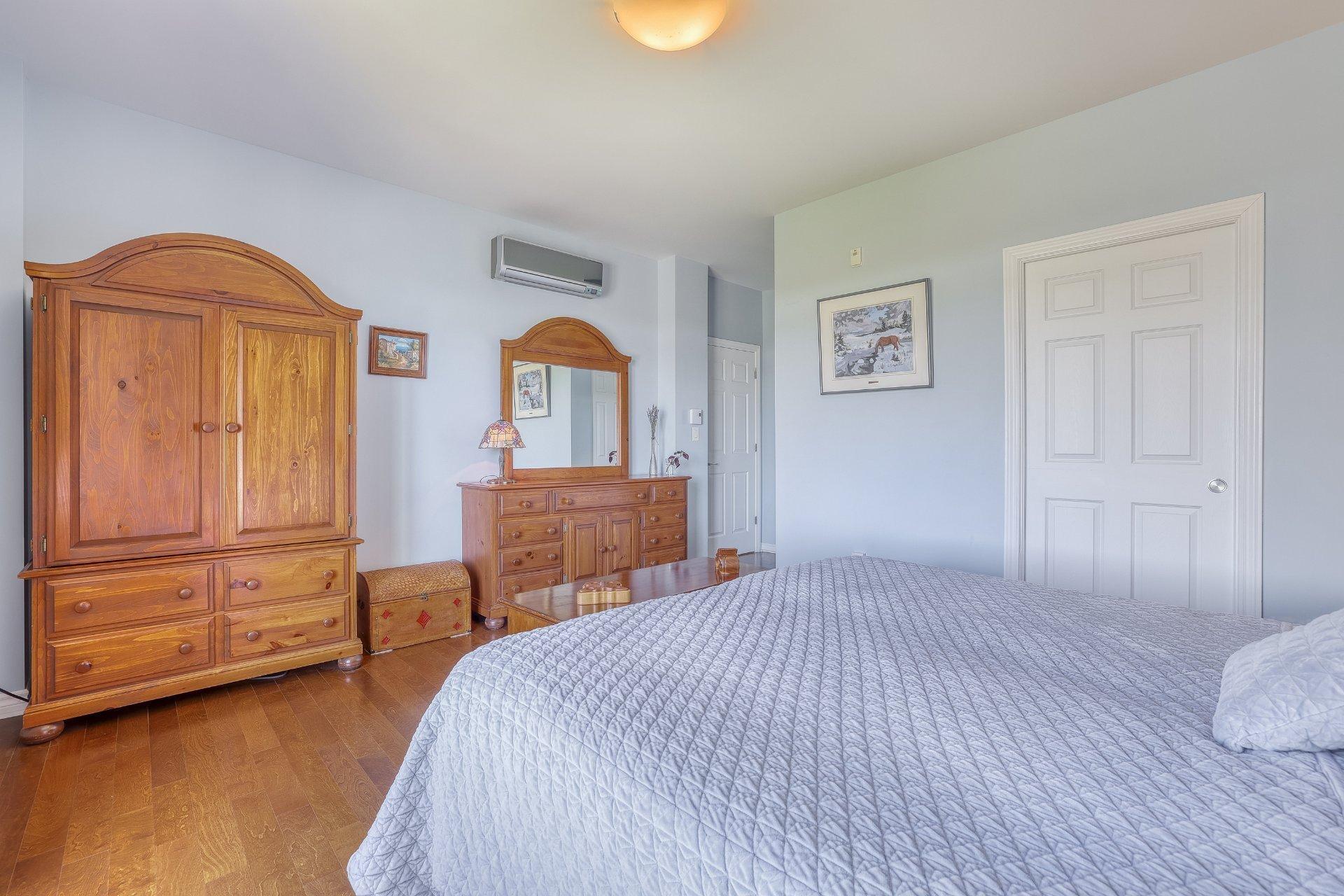 









1180


Ch. d'Aylmer

, 706,
Gatineau (Aylmer),




QC
J9H0G5


