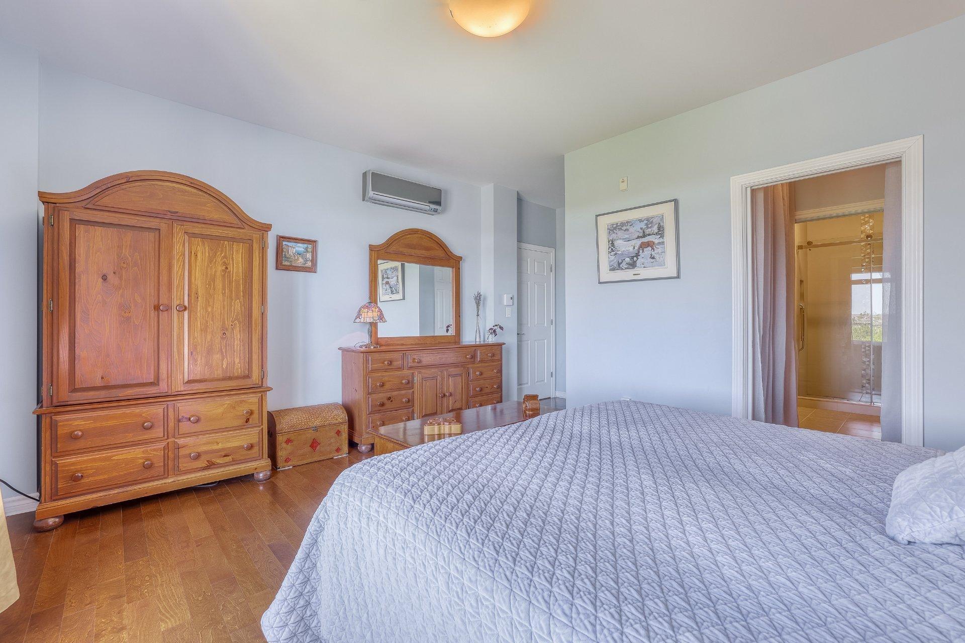 









1180


Ch. d'Aylmer

, 706,
Gatineau (Aylmer),




QC
J9H0G5

