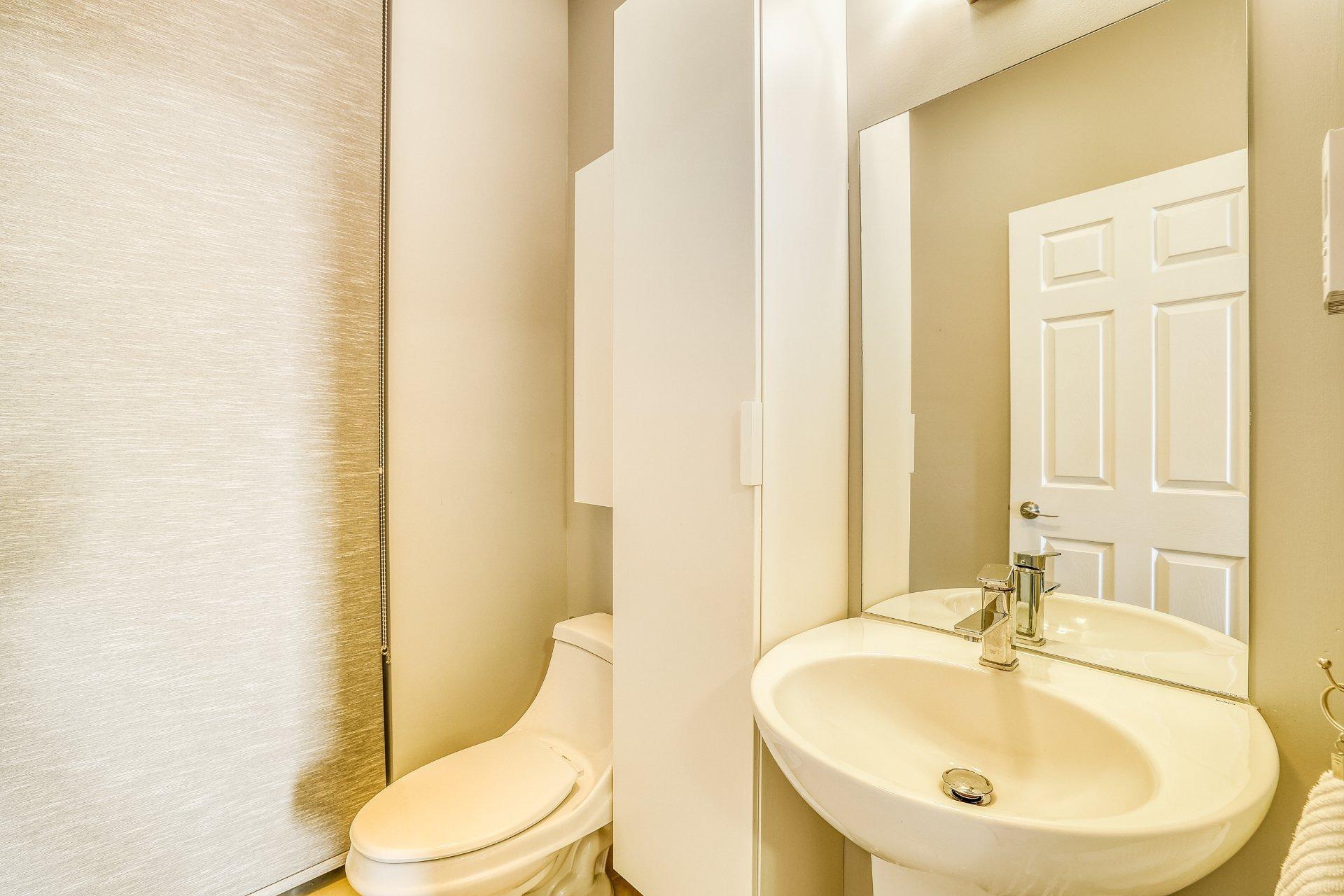 









1180


Ch. d'Aylmer

, 706,
Gatineau (Aylmer),




QC
J9H0G5

