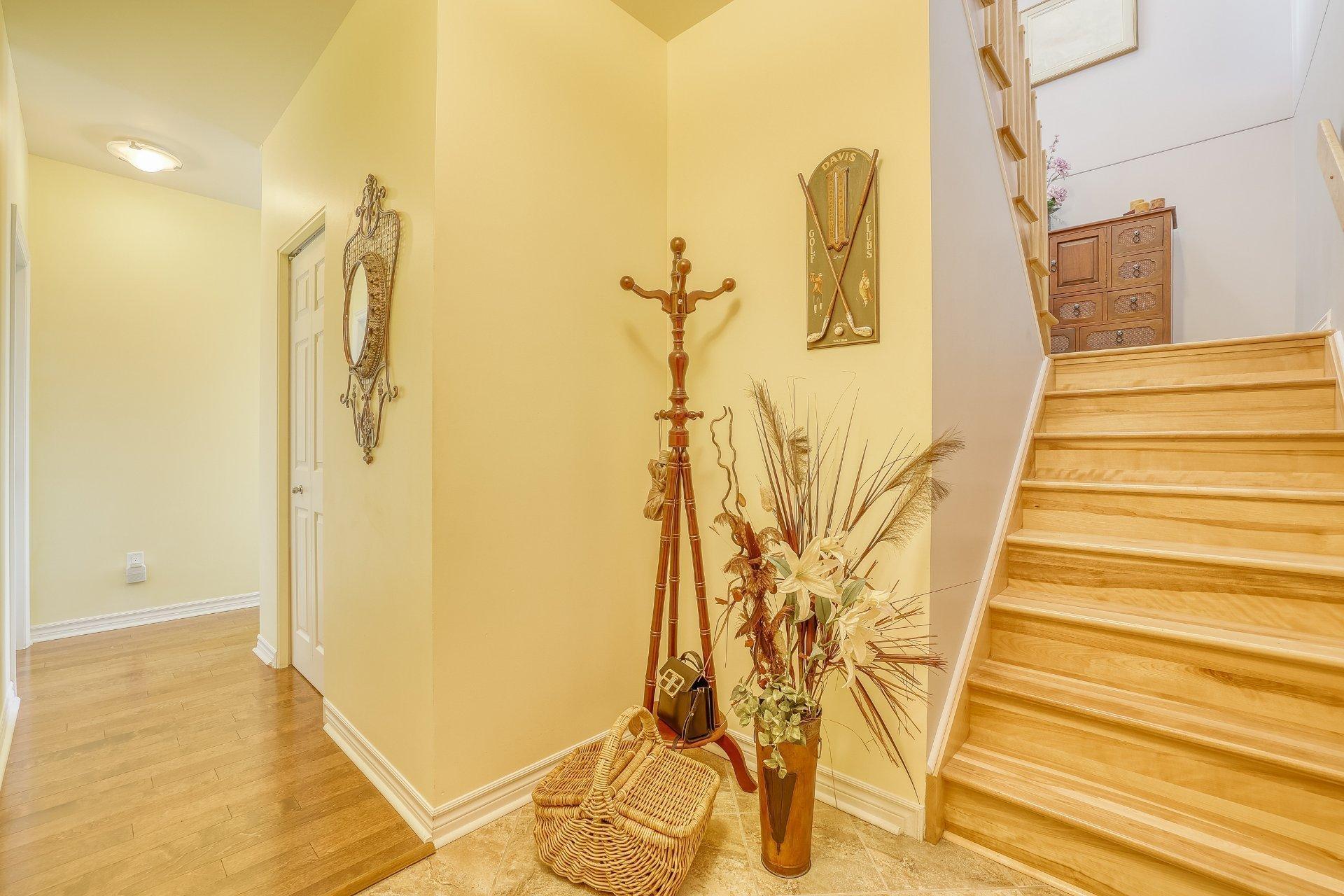 









1180


Ch. d'Aylmer

, 706,
Gatineau (Aylmer),




QC
J9H0G5

