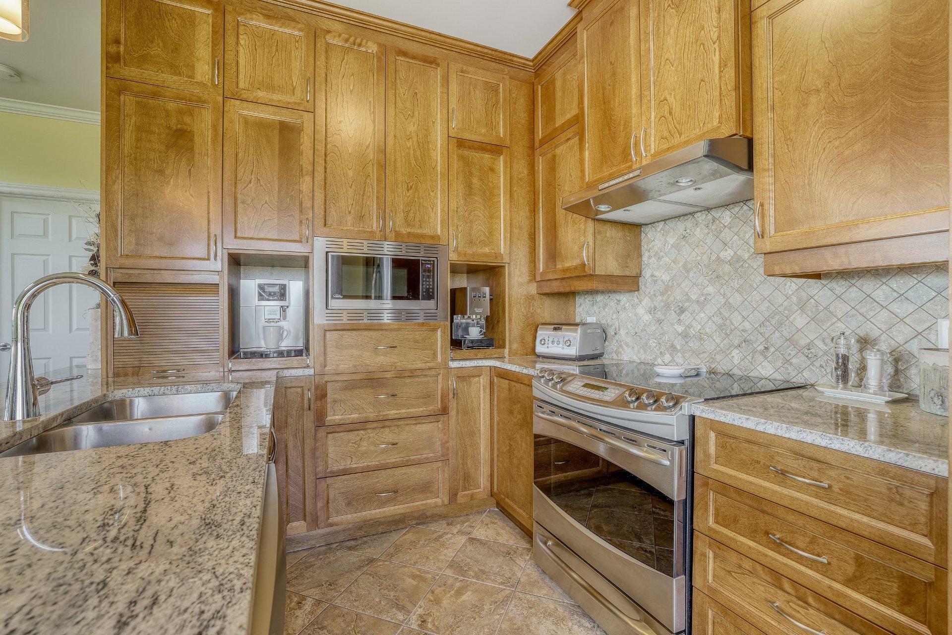 









1180


Ch. d'Aylmer

, 706,
Gatineau (Aylmer),




QC
J9H0G5

