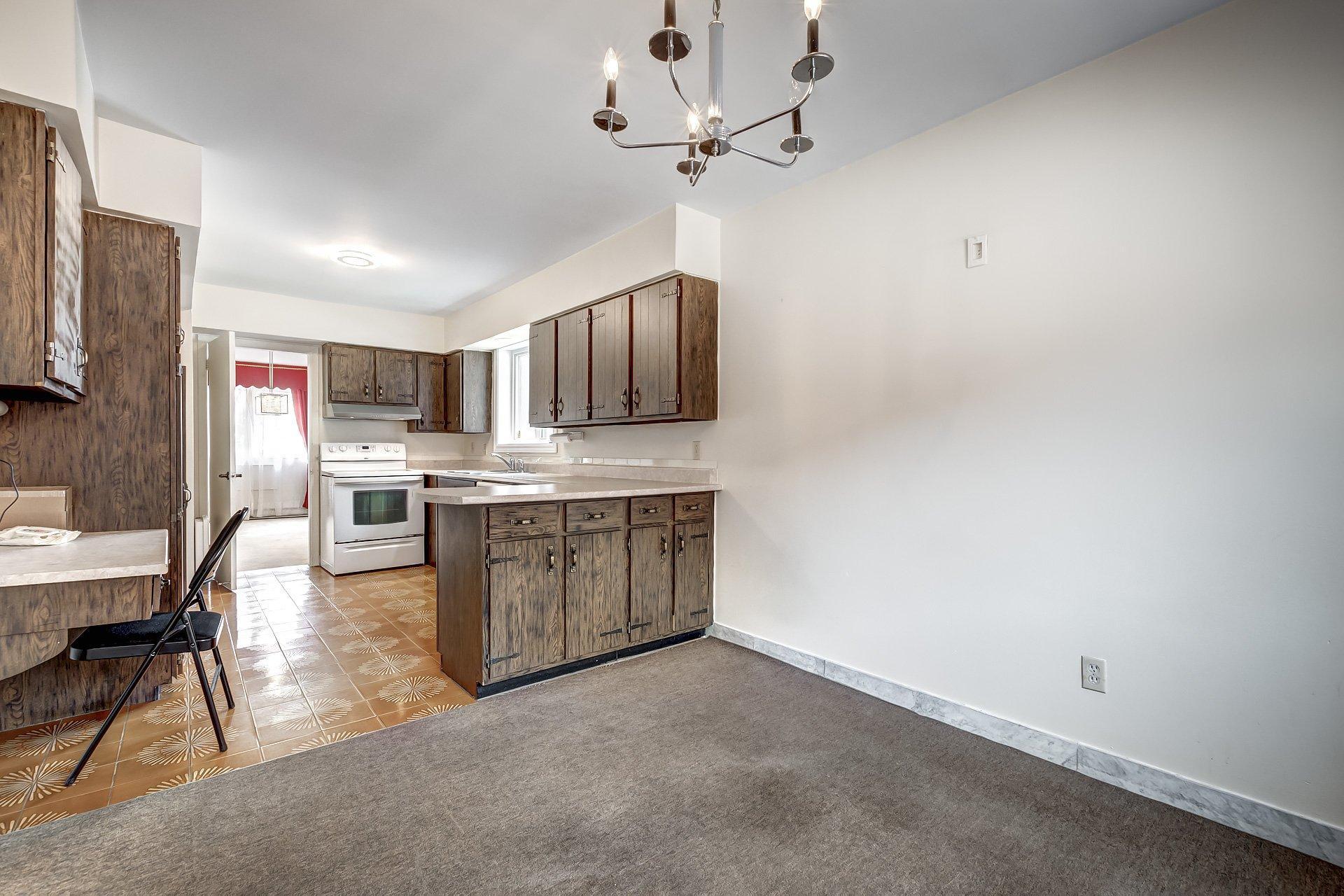 









3834


Ch. de la Côte-de-Liesse

,
Mont-Royal,




QC
H4N2P5

