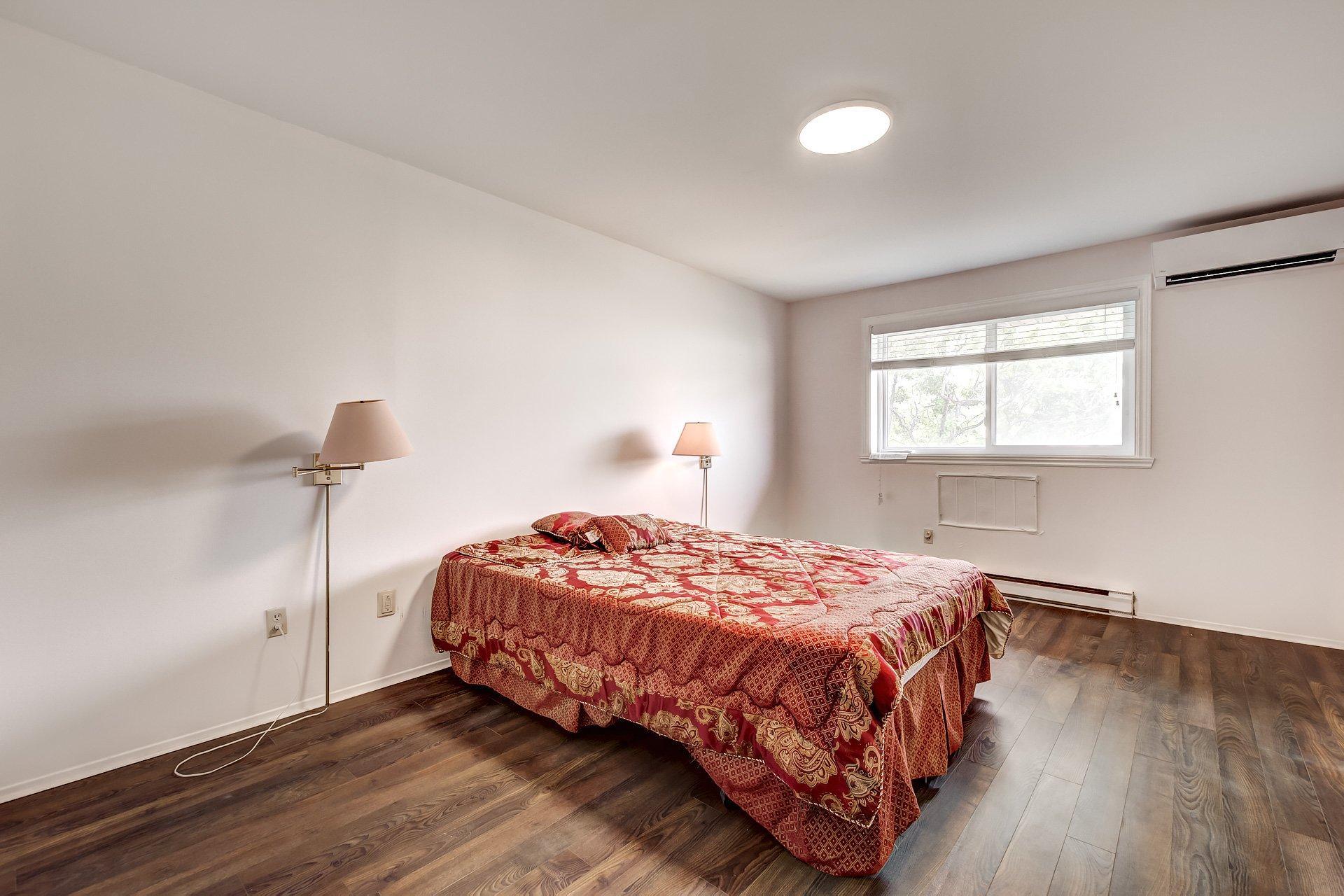 









3834


Ch. de la Côte-de-Liesse

,
Mont-Royal,




QC
H4N2P5

