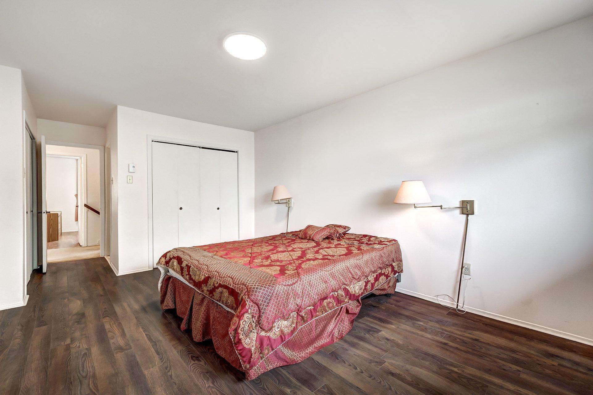 









3834


Ch. de la Côte-de-Liesse

,
Mont-Royal,




QC
H4N2P5

