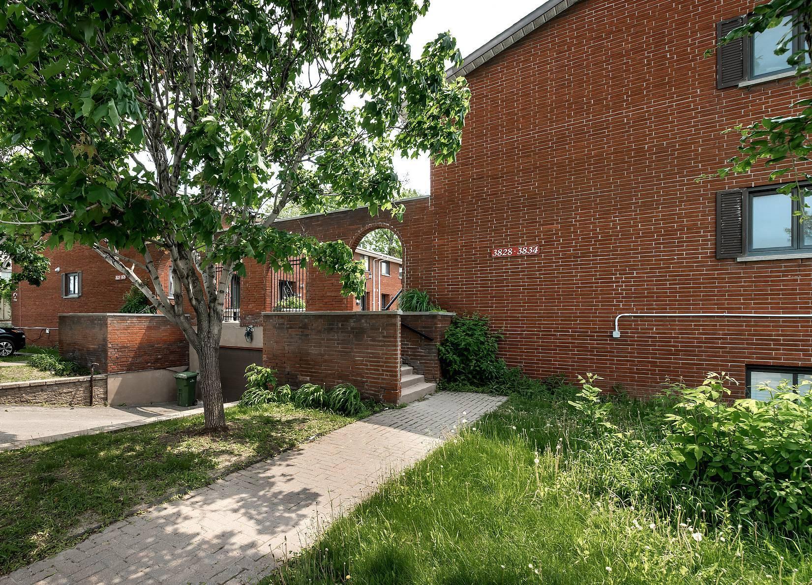 









3834


Ch. de la Côte-de-Liesse

,
Mont-Royal,




QC
H4N2P5

