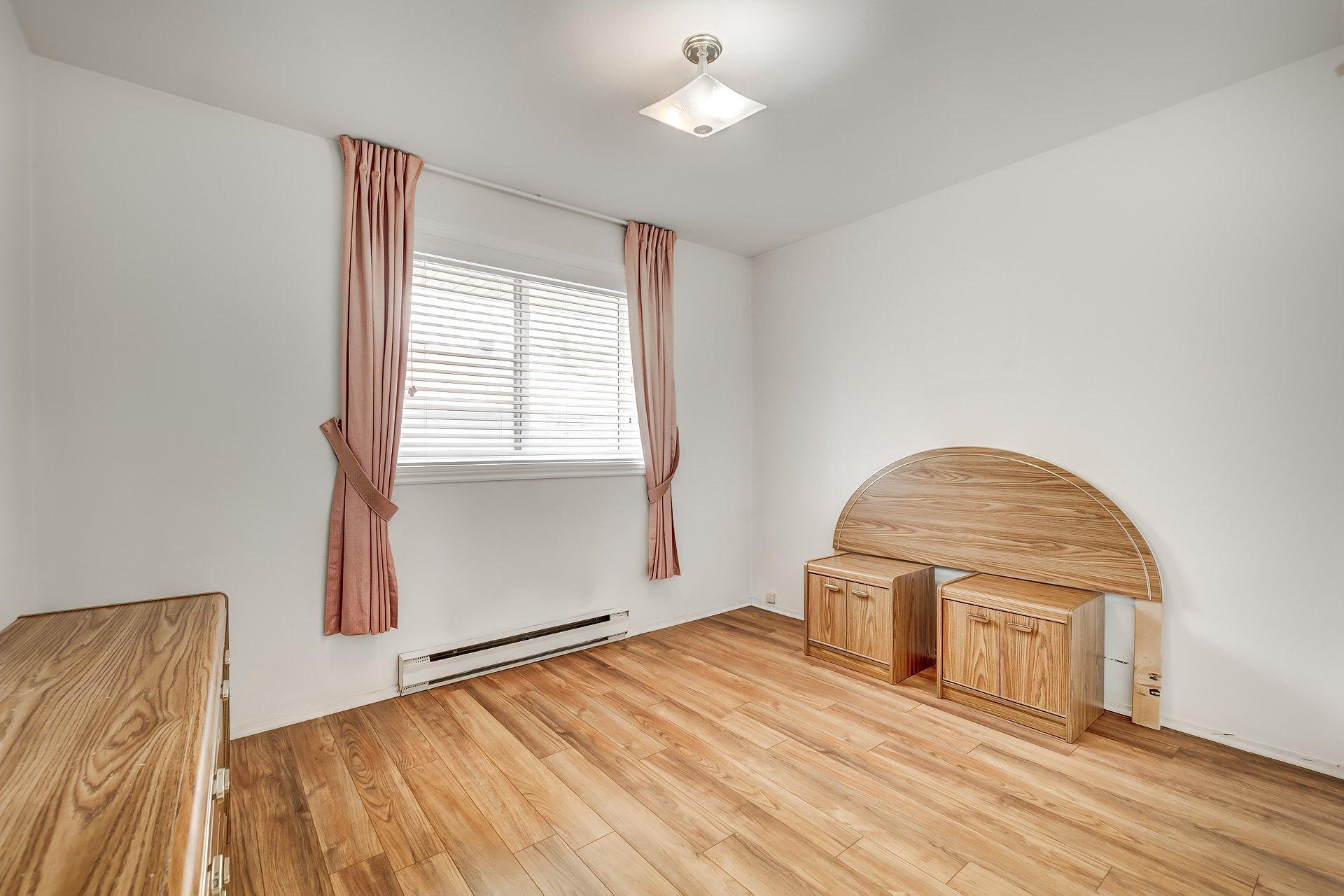 









3834


Ch. de la Côte-de-Liesse

,
Mont-Royal,




QC
H4N2P5

