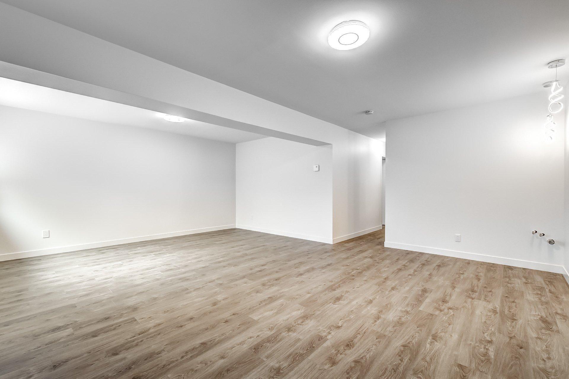 









3834


Ch. de la Côte-de-Liesse

,
Mont-Royal,




QC
H4N2P5

