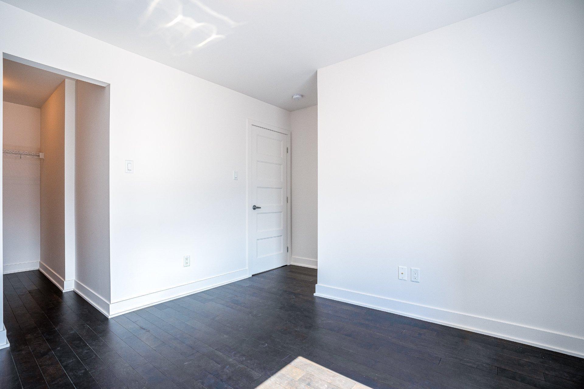 









388


Av. Skaniatarati

,
Montréal (Lachine),




QC
H8S0C1

