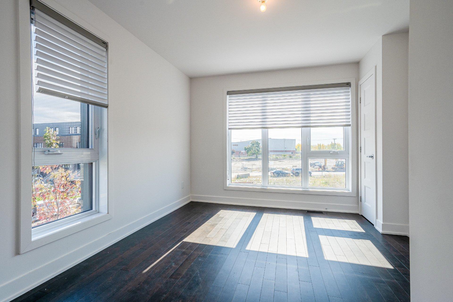 









388


Av. Skaniatarati

,
Montréal (Lachine),




QC
H8S0C1


