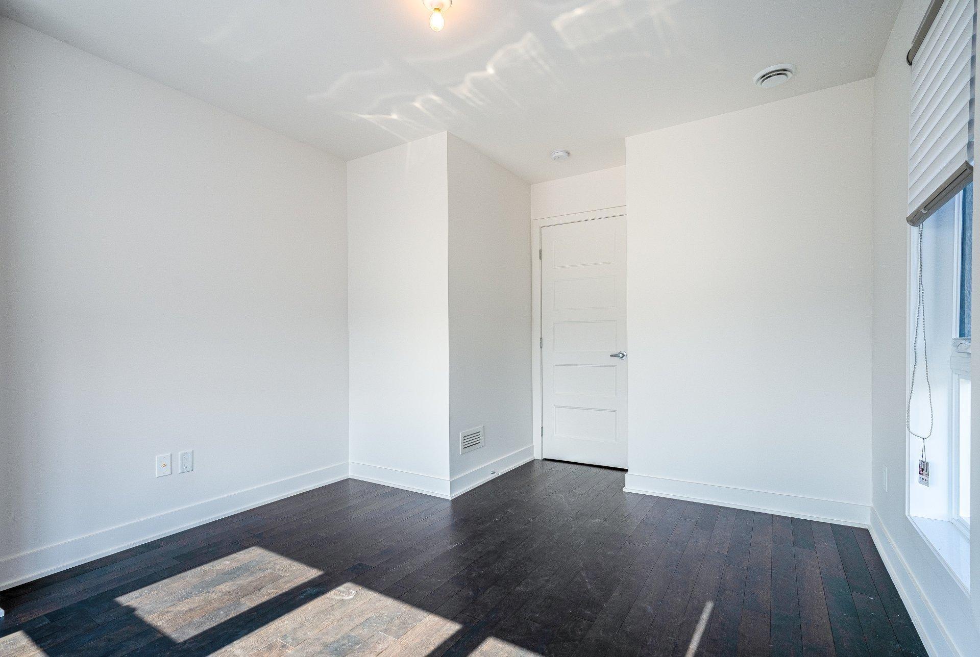 









388


Av. Skaniatarati

,
Montréal (Lachine),




QC
H8S0C1


