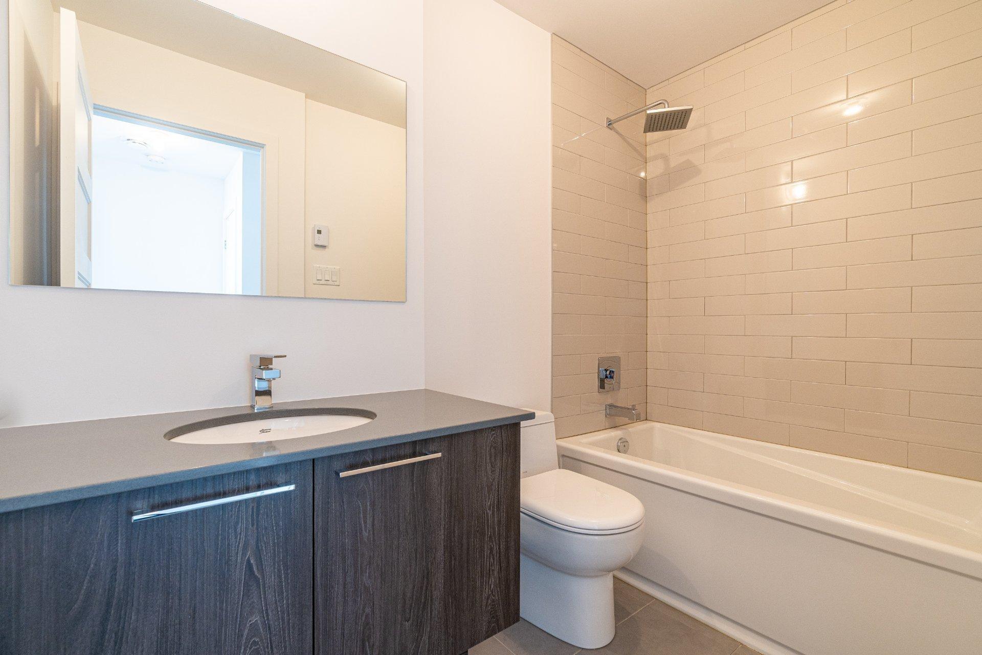 









388


Av. Skaniatarati

,
Montréal (Lachine),




QC
H8S0C1

