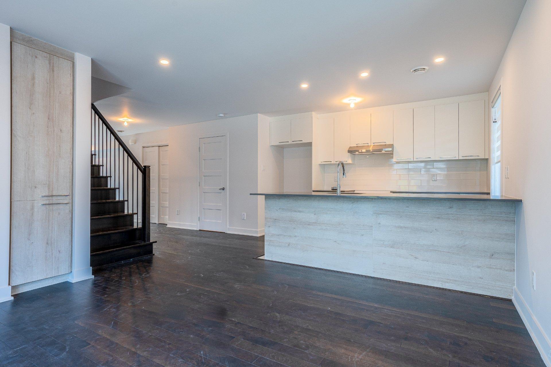 









388


Av. Skaniatarati

,
Montréal (Lachine),




QC
H8S0C1


