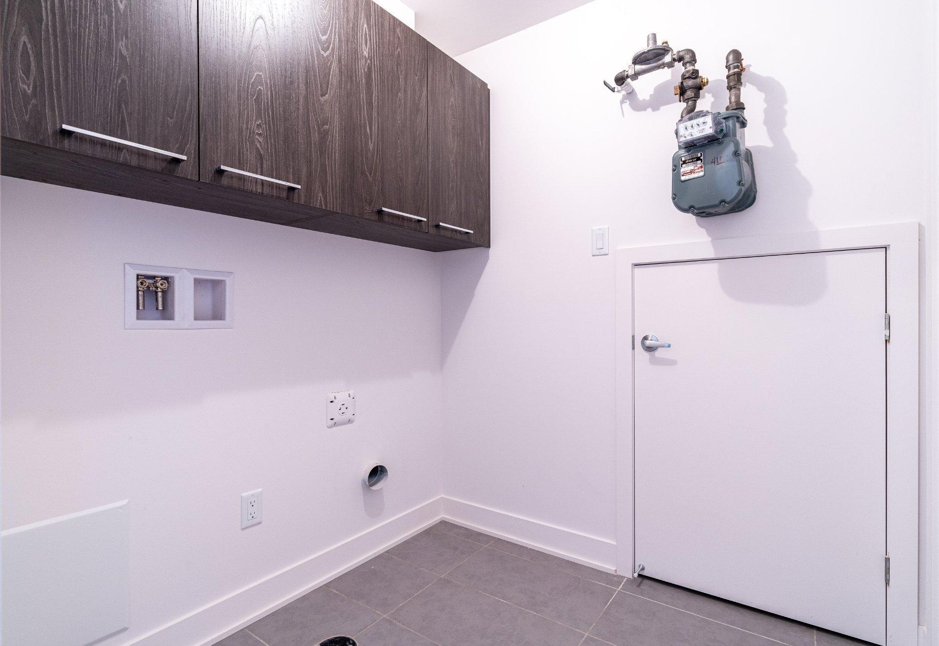 









388


Av. Skaniatarati

,
Montréal (Lachine),




QC
H8S0C1

