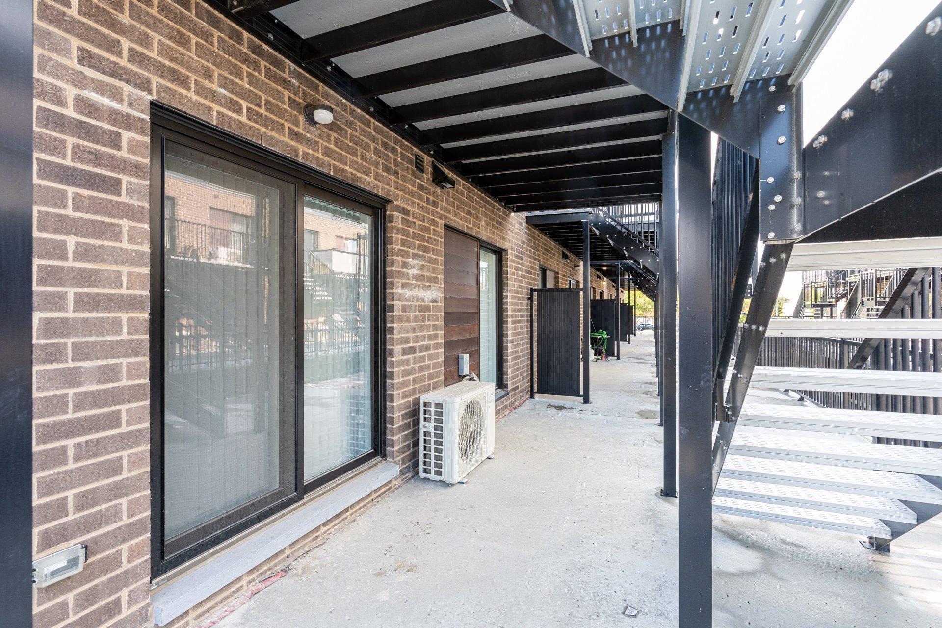 









388


Av. Skaniatarati

,
Montréal (Lachine),




QC
H8S0C1

