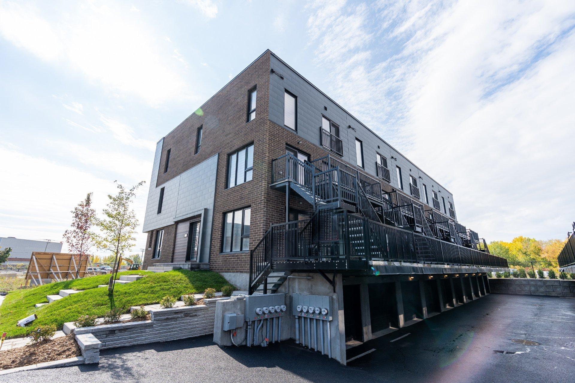 









388


Av. Skaniatarati

,
Montréal (Lachine),




QC
H8S0C1

