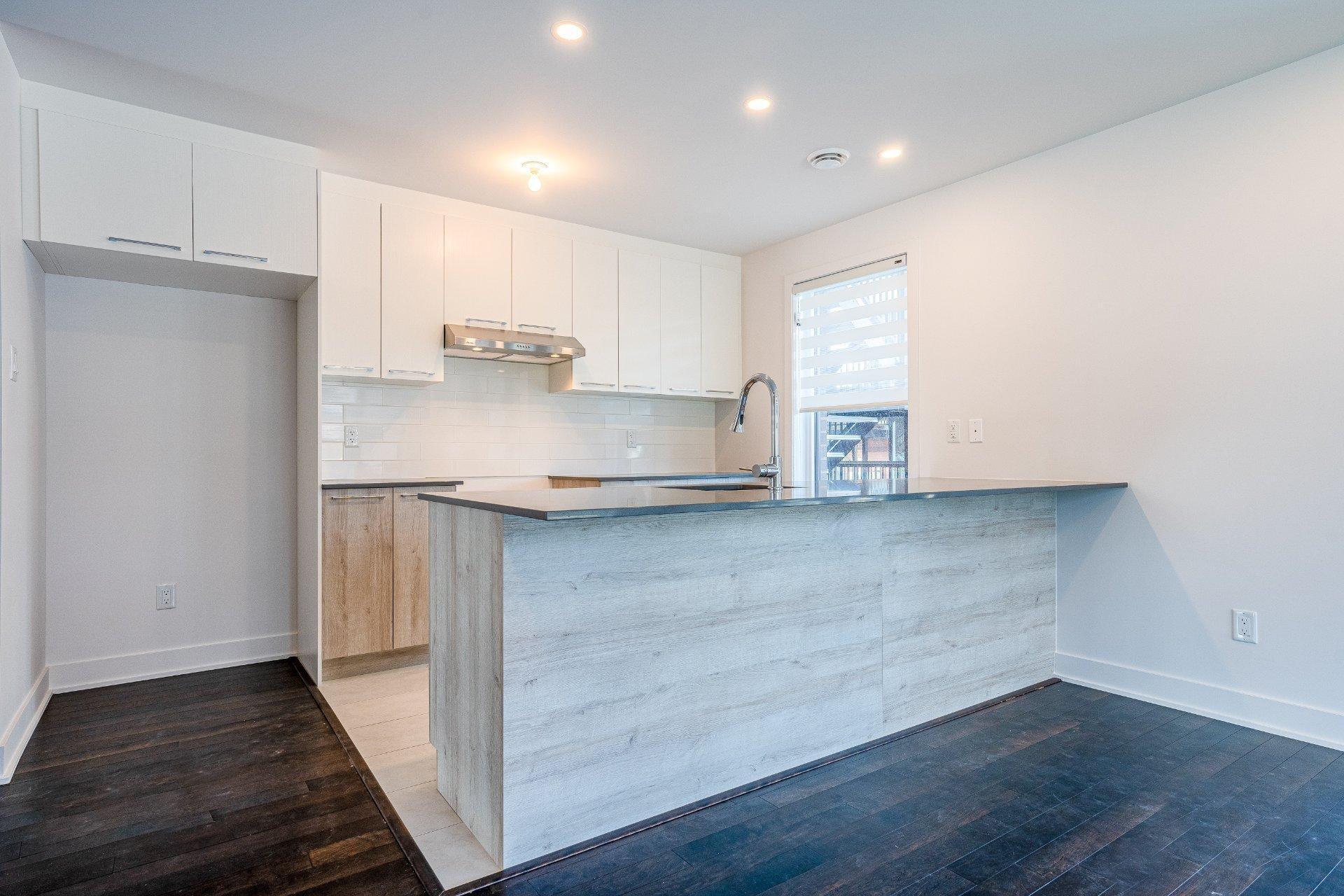 









388


Av. Skaniatarati

,
Montréal (Lachine),




QC
H8S0C1

