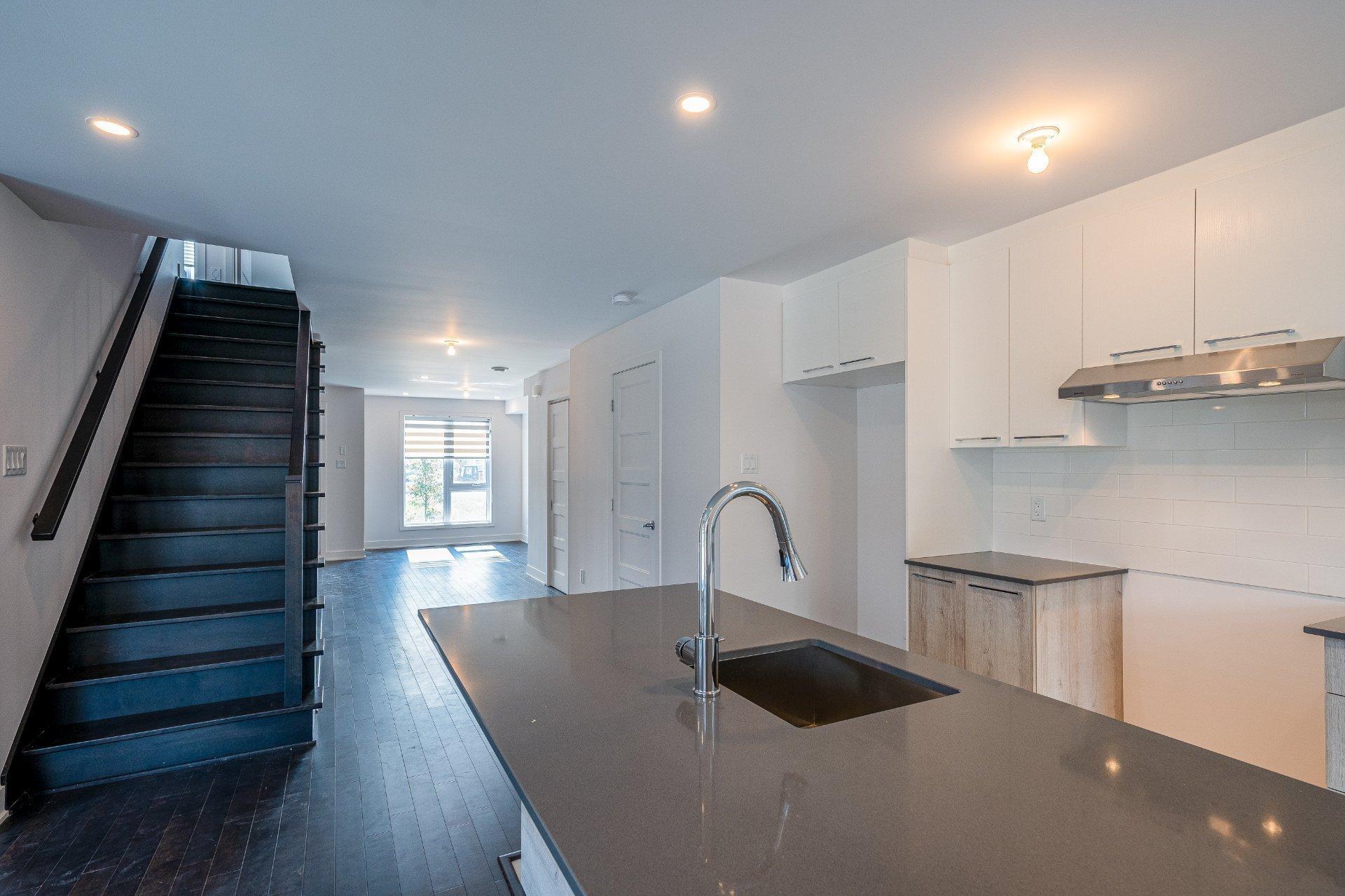









388


Av. Skaniatarati

,
Montréal (Lachine),




QC
H8S0C1

