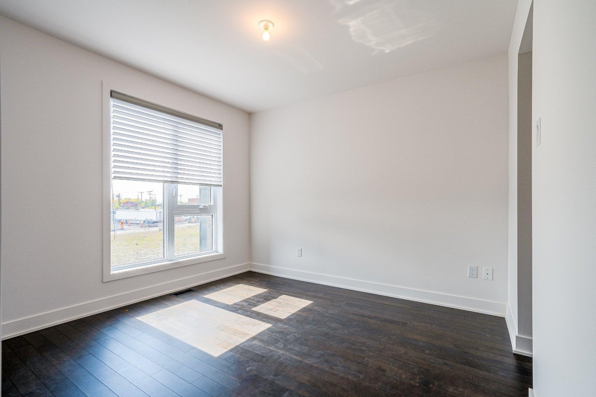 









388


Av. Skaniatarati

,
Montréal (Lachine),




QC
H8S0C1

