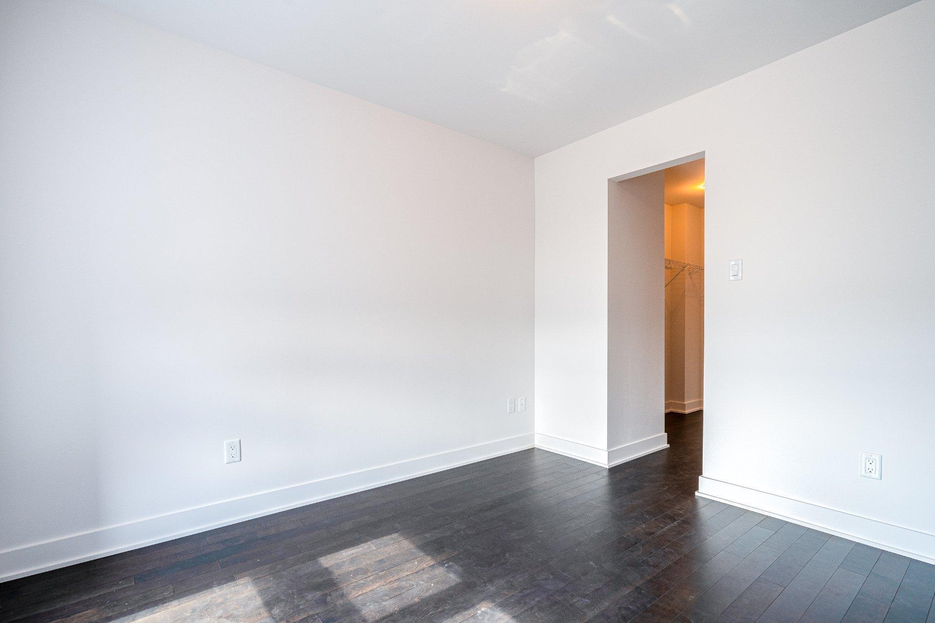 









388


Av. Skaniatarati

,
Montréal (Lachine),




QC
H8S0C1

