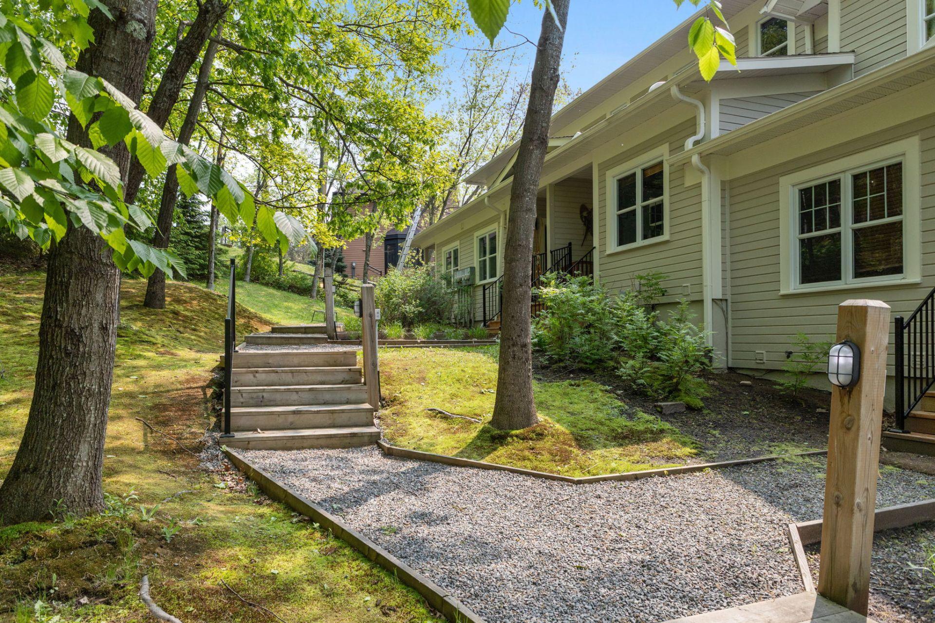 









160


Ch. de la Forêt

, 7,
Mont-Tremblant,




QC
J8E3K8


