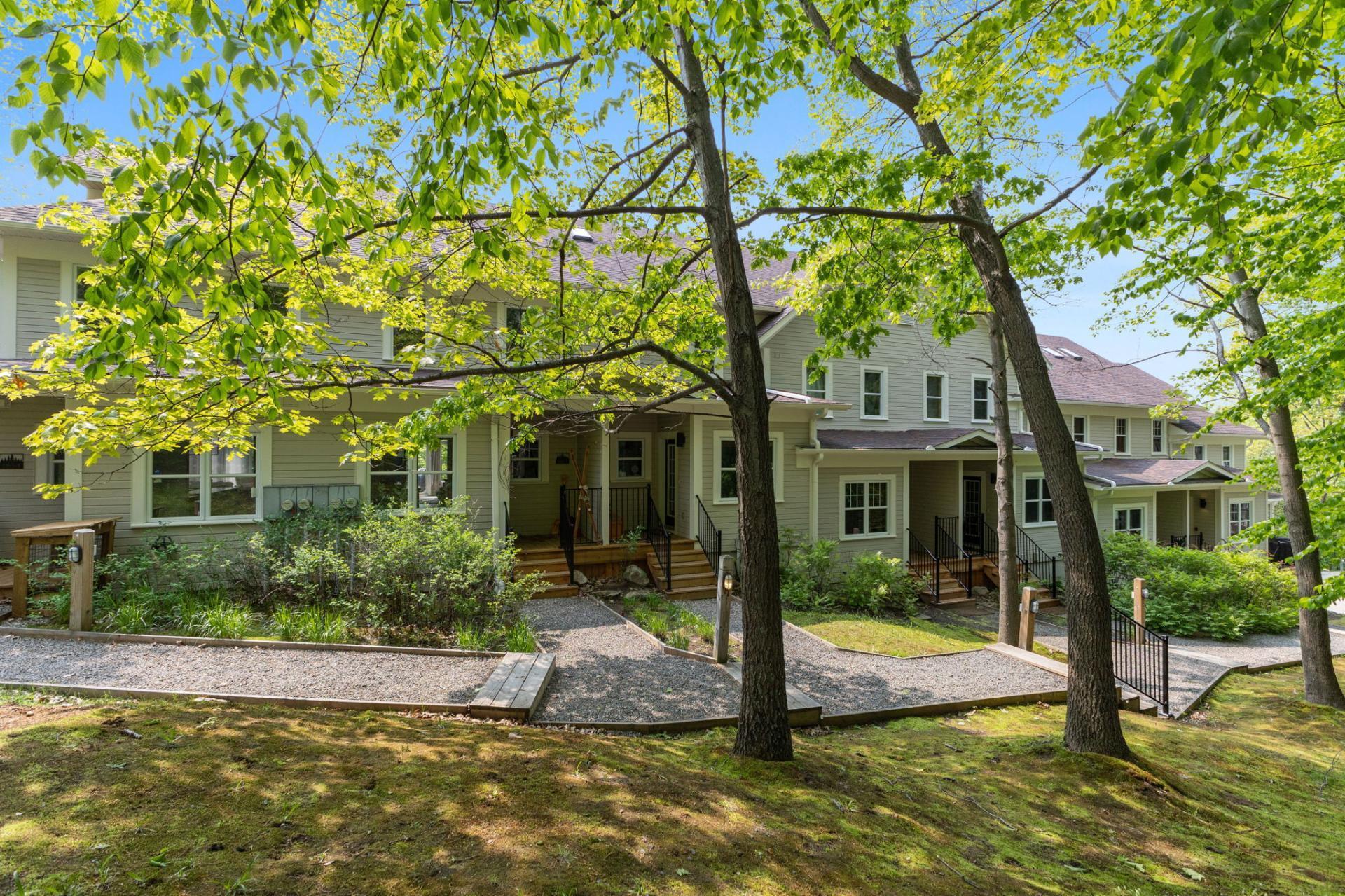 









160


Ch. de la Forêt

, 7,
Mont-Tremblant,




QC
J8E3K8

