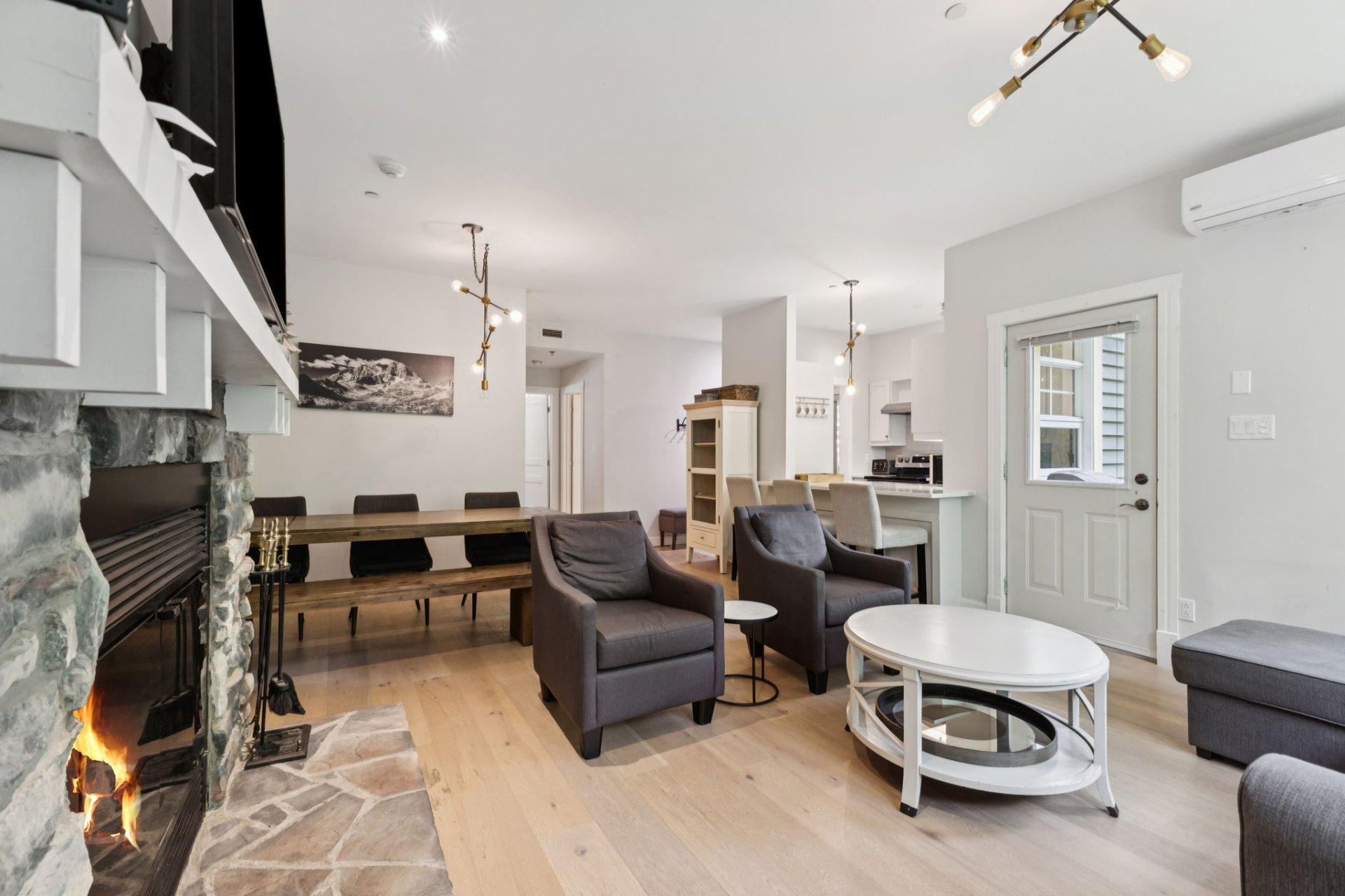 









205


Ch. des Quatre-Sommets

, 4,
Mont-Tremblant,




QC
J8E1C6

