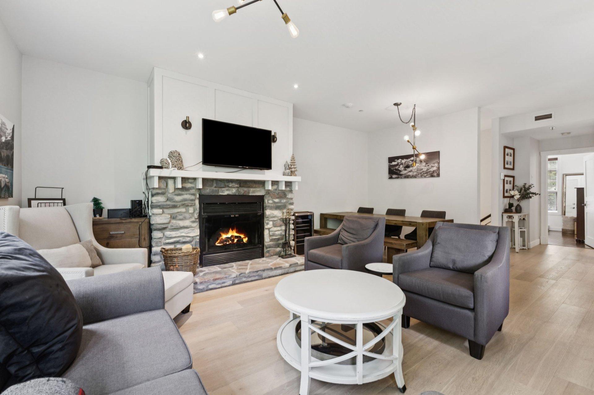 









205


Ch. des Quatre-Sommets

, 4,
Mont-Tremblant,




QC
J8E1C6

