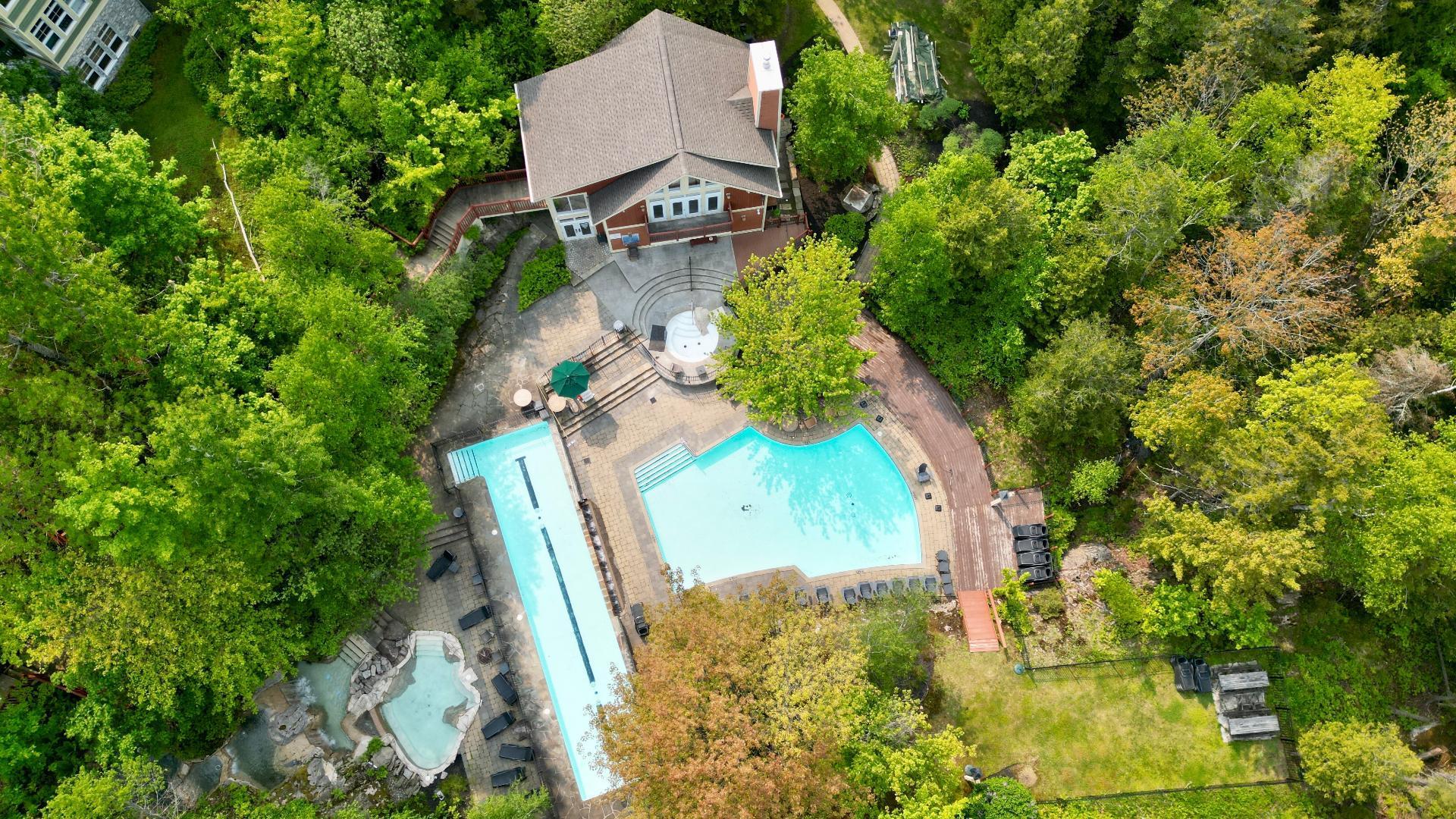 









205


Ch. des Quatre-Sommets

, 4,
Mont-Tremblant,




QC
J8E1C6

