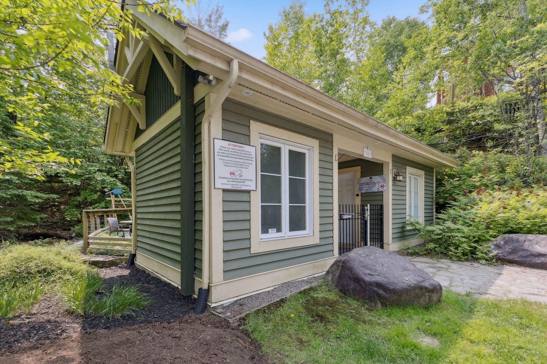 









205


Ch. des Quatre-Sommets

, 4,
Mont-Tremblant,




QC
J8E1C6

