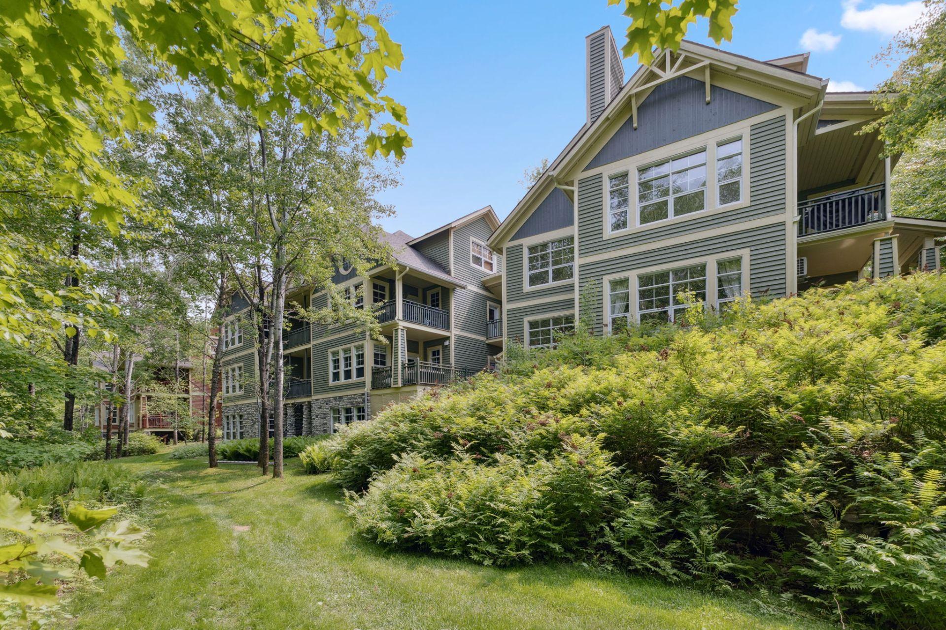 









205


Ch. des Quatre-Sommets

, 4,
Mont-Tremblant,




QC
J8E1C6

