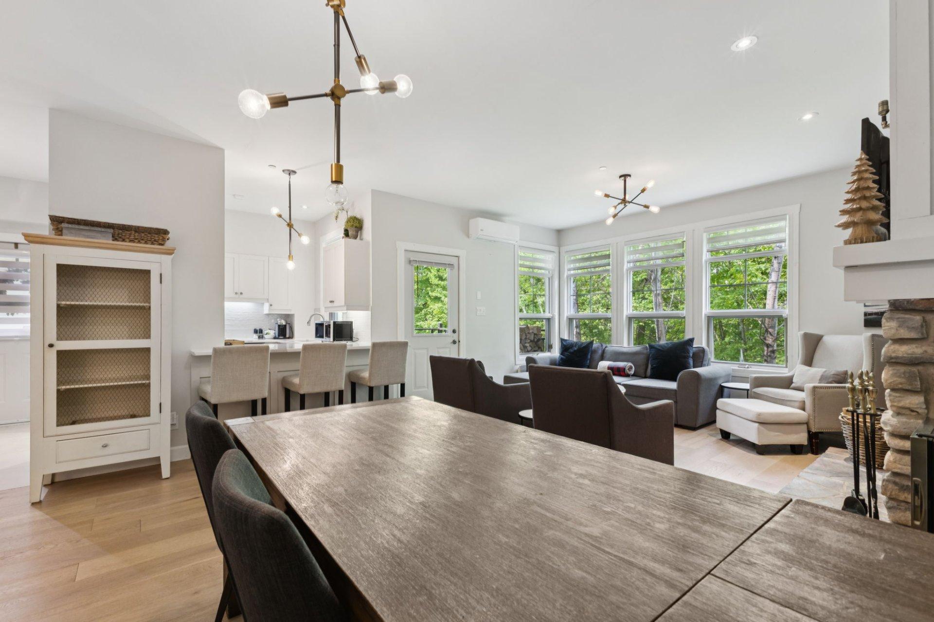 









205


Ch. des Quatre-Sommets

, 4,
Mont-Tremblant,




QC
J8E1C6

