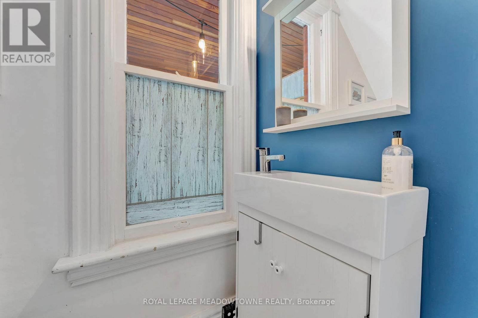 












26 EDWIN STREET

,
Guelph,




Ontario
N1H2C9

