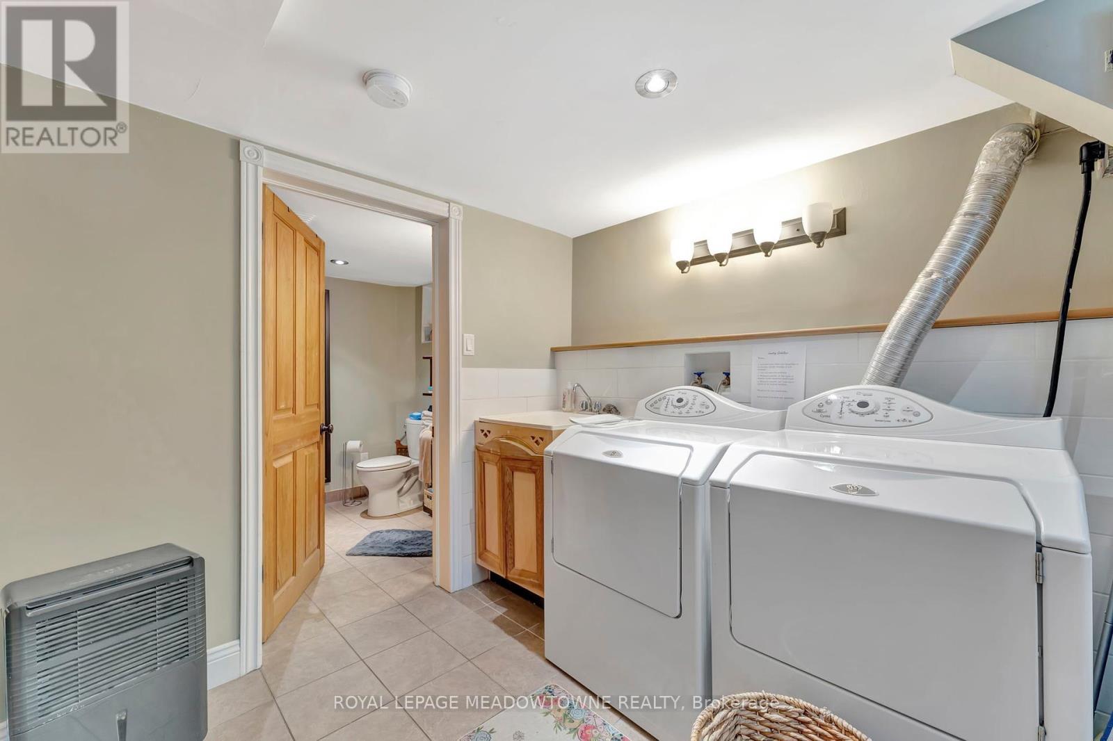 












26 EDWIN STREET

,
Guelph,




Ontario
N1H2C9


