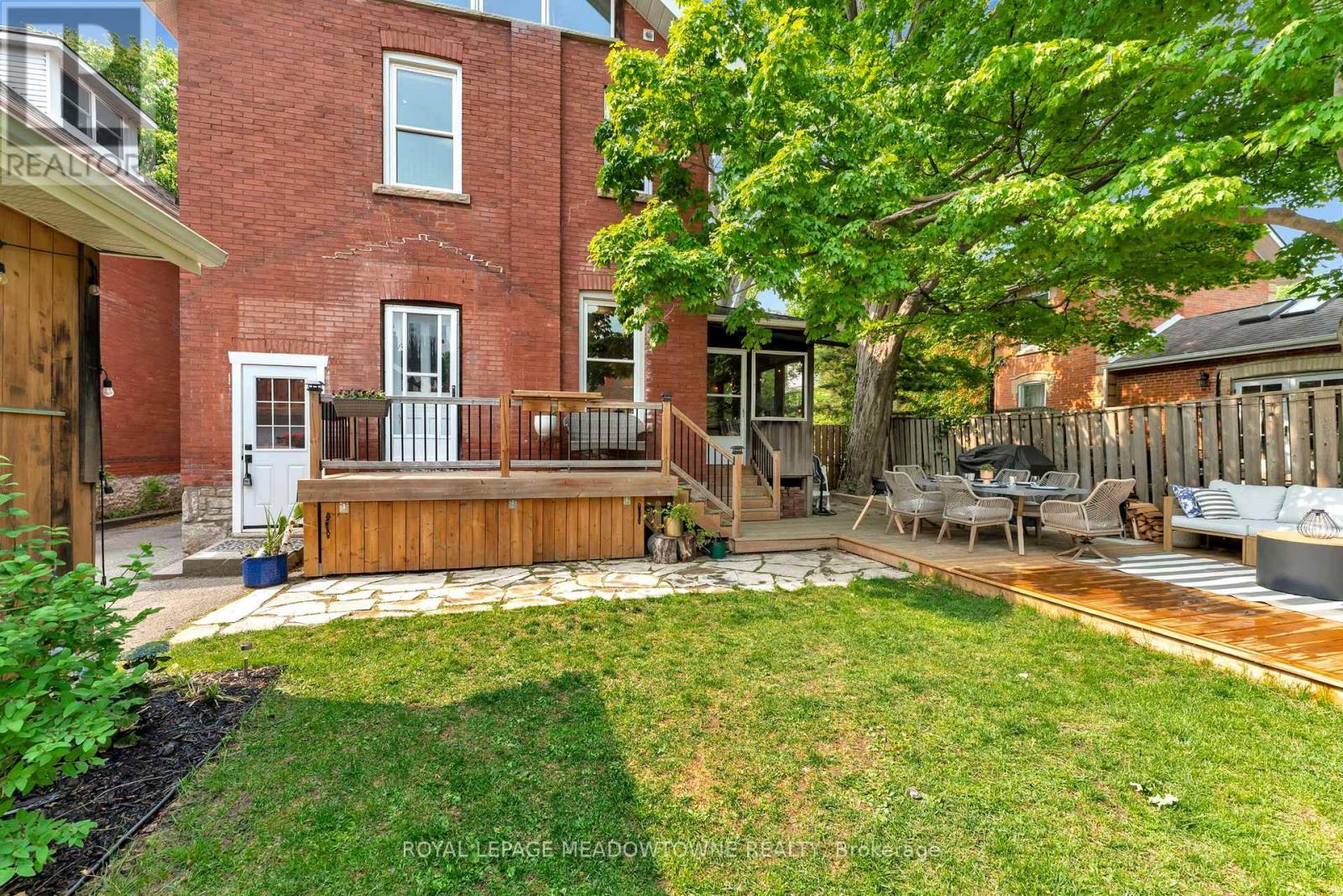 












26 EDWIN STREET

,
Guelph,




Ontario
N1H2C9

